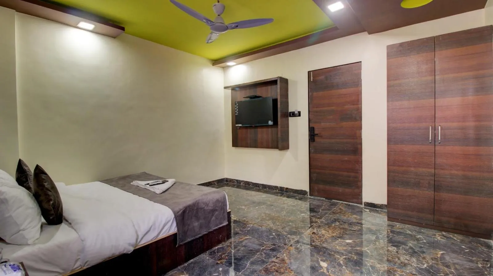 Hotel Priceless Suite-Nesco Exhibition Goregaon