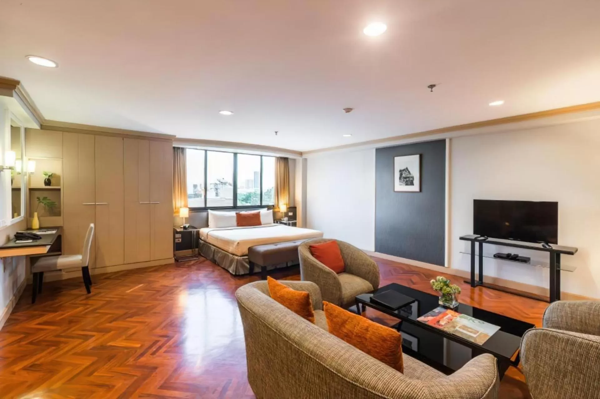 Bed in Alt Hotel Nana by UHG