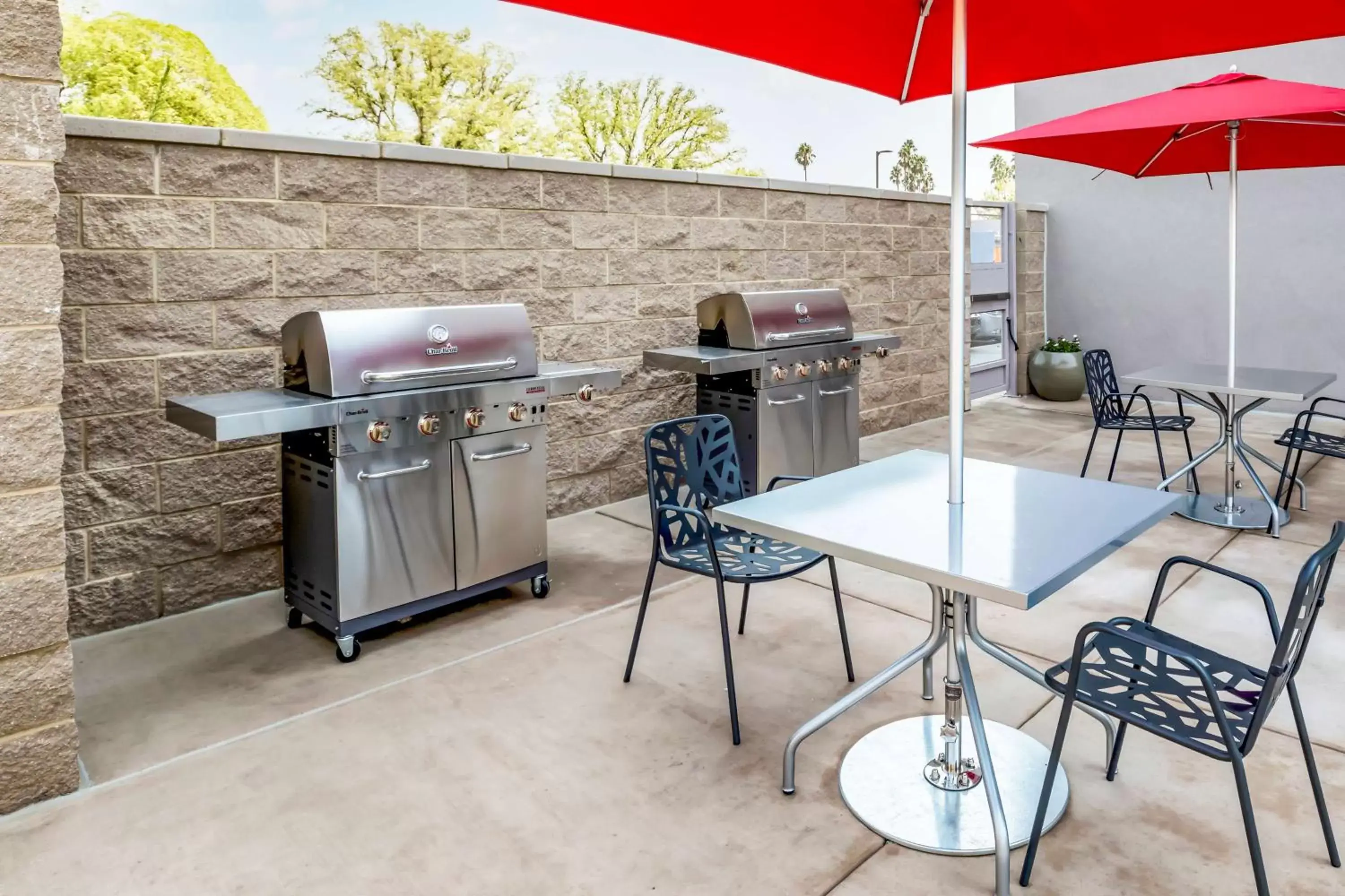 Property building, BBQ Facilities in Home2 Suites By Hilton West Sacramento, Ca