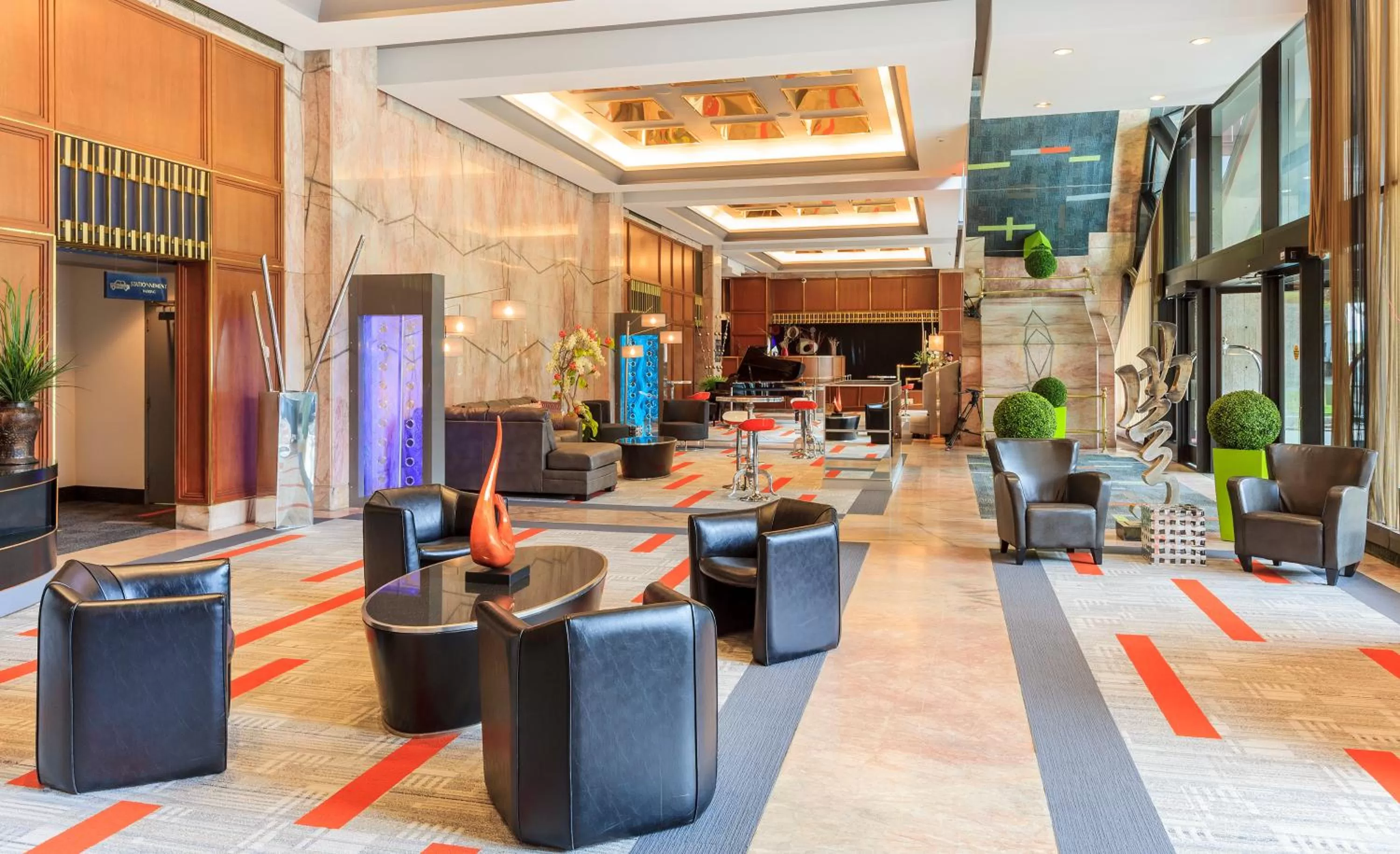 Lobby or reception in Hôtel Le Concorde Québec
