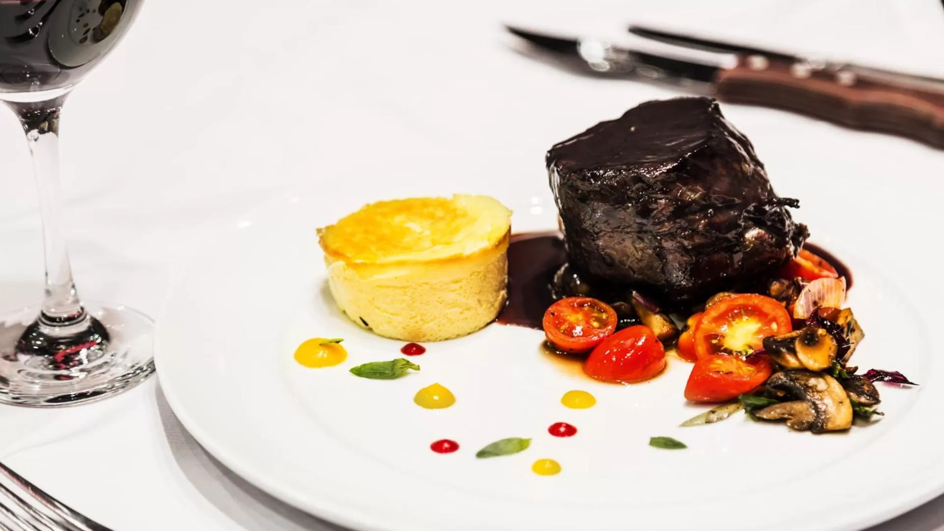 Restaurant/places to eat in Holiday Inn Rosario by IHG