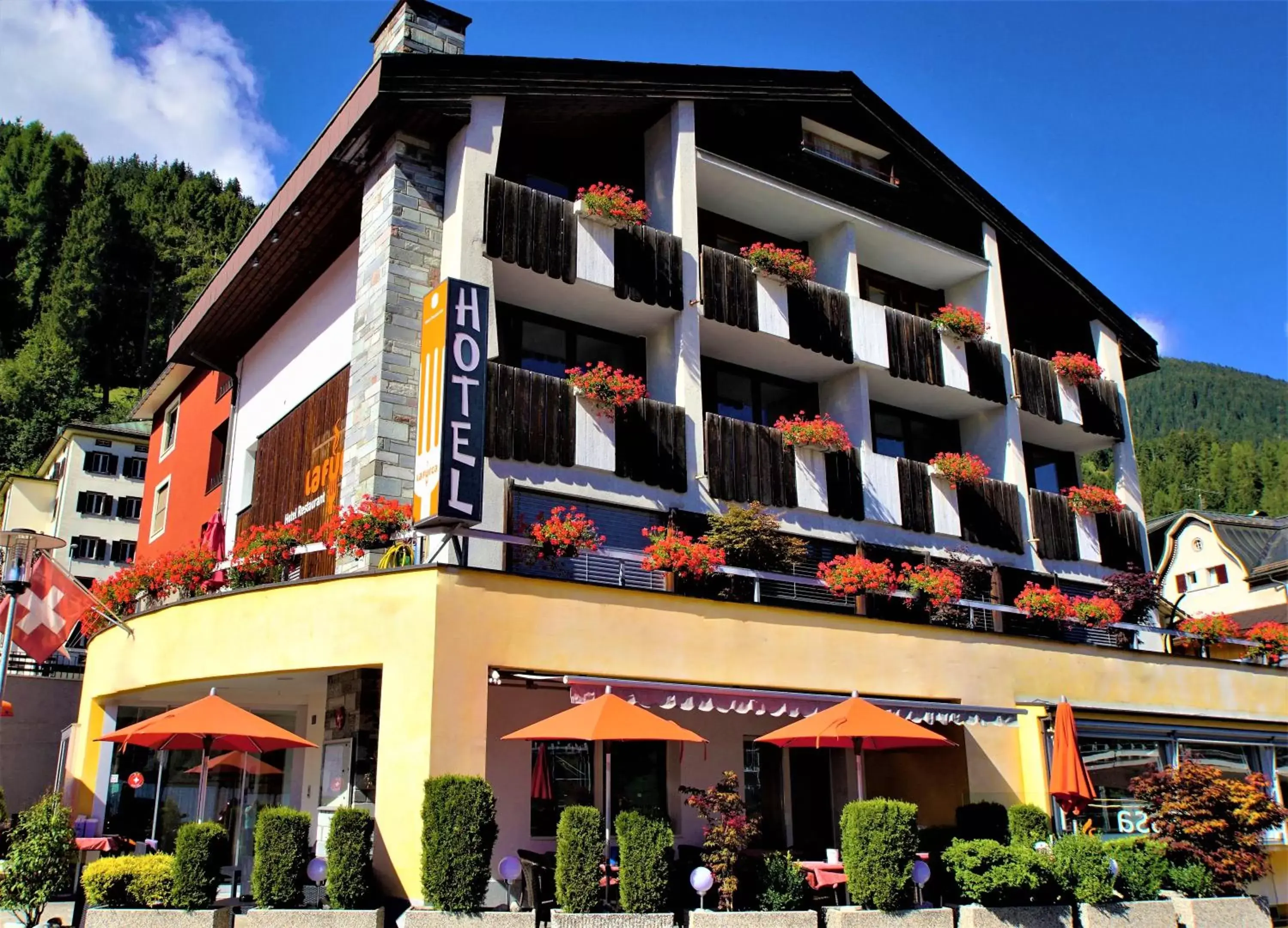 Facade/entrance, Property Building in Hotel Restaurant La Furca