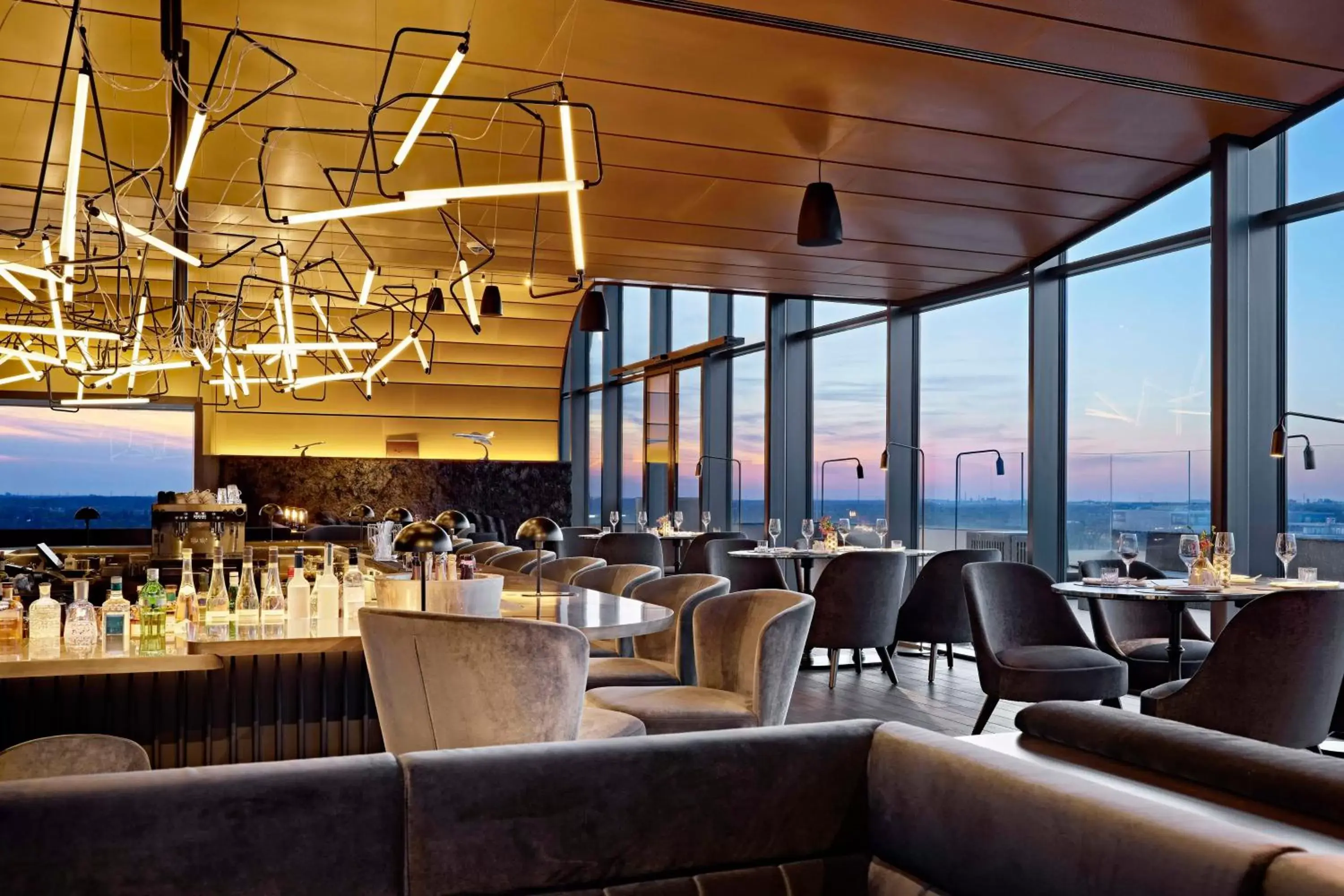 Lounge or bar, Restaurant/Places to Eat in Lindner Hotel Dusseldorf Seestern, part of JdV by Hyatt