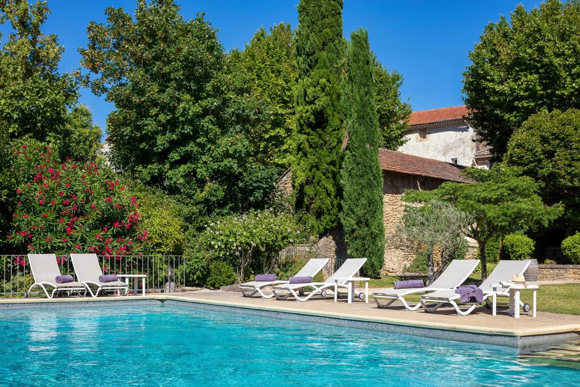 Pool view in Le Pré du Moulin - Maison Alonso - Hôtel & Restaurant