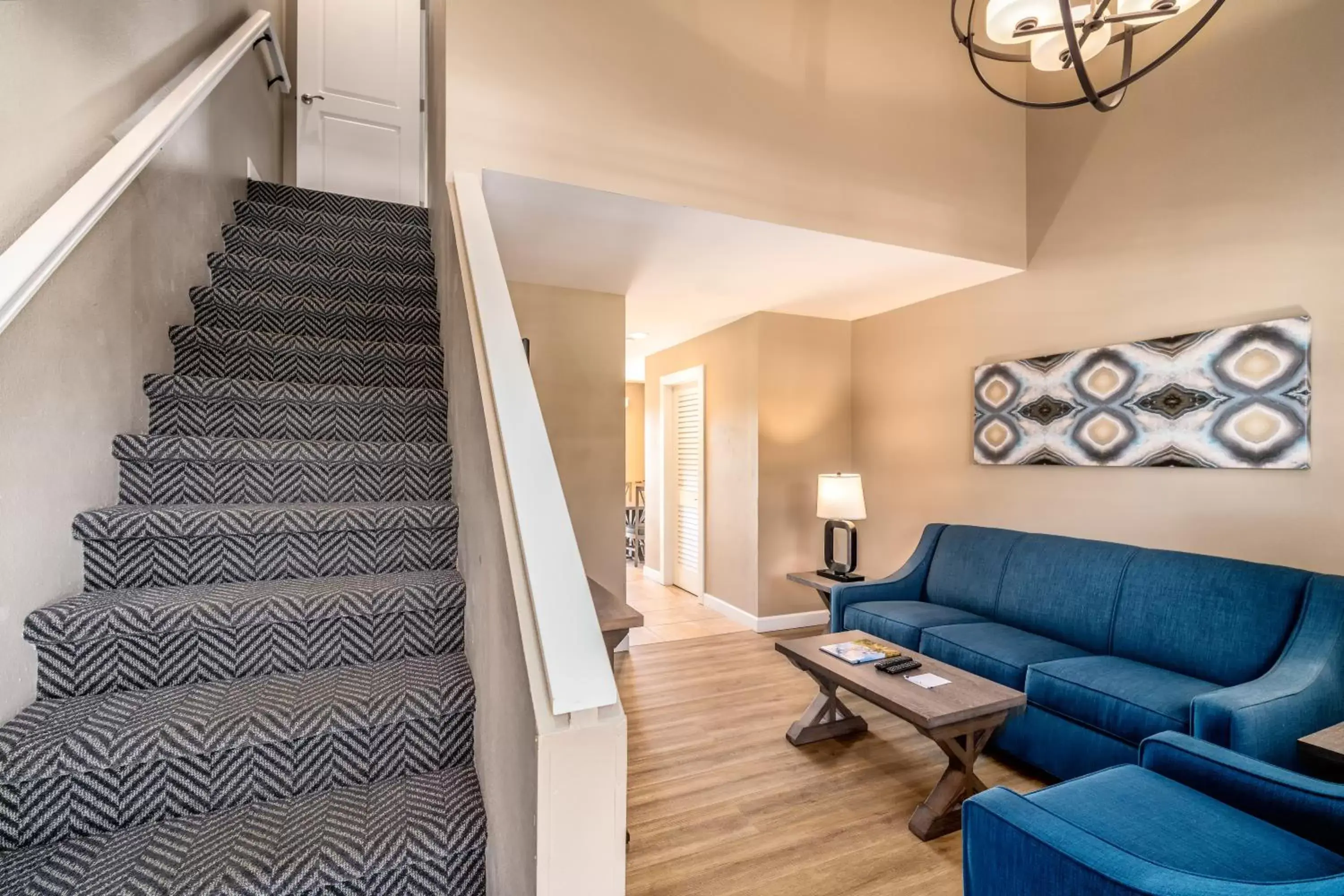 Living room, Seating Area in Waterside Suites and Marina