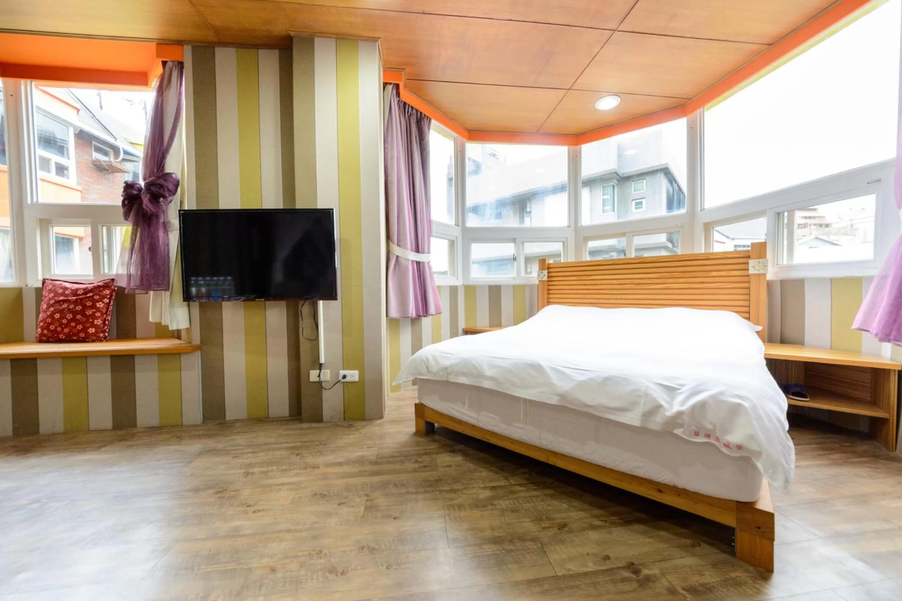 Family Room with Private Bathroom in Owl Castle