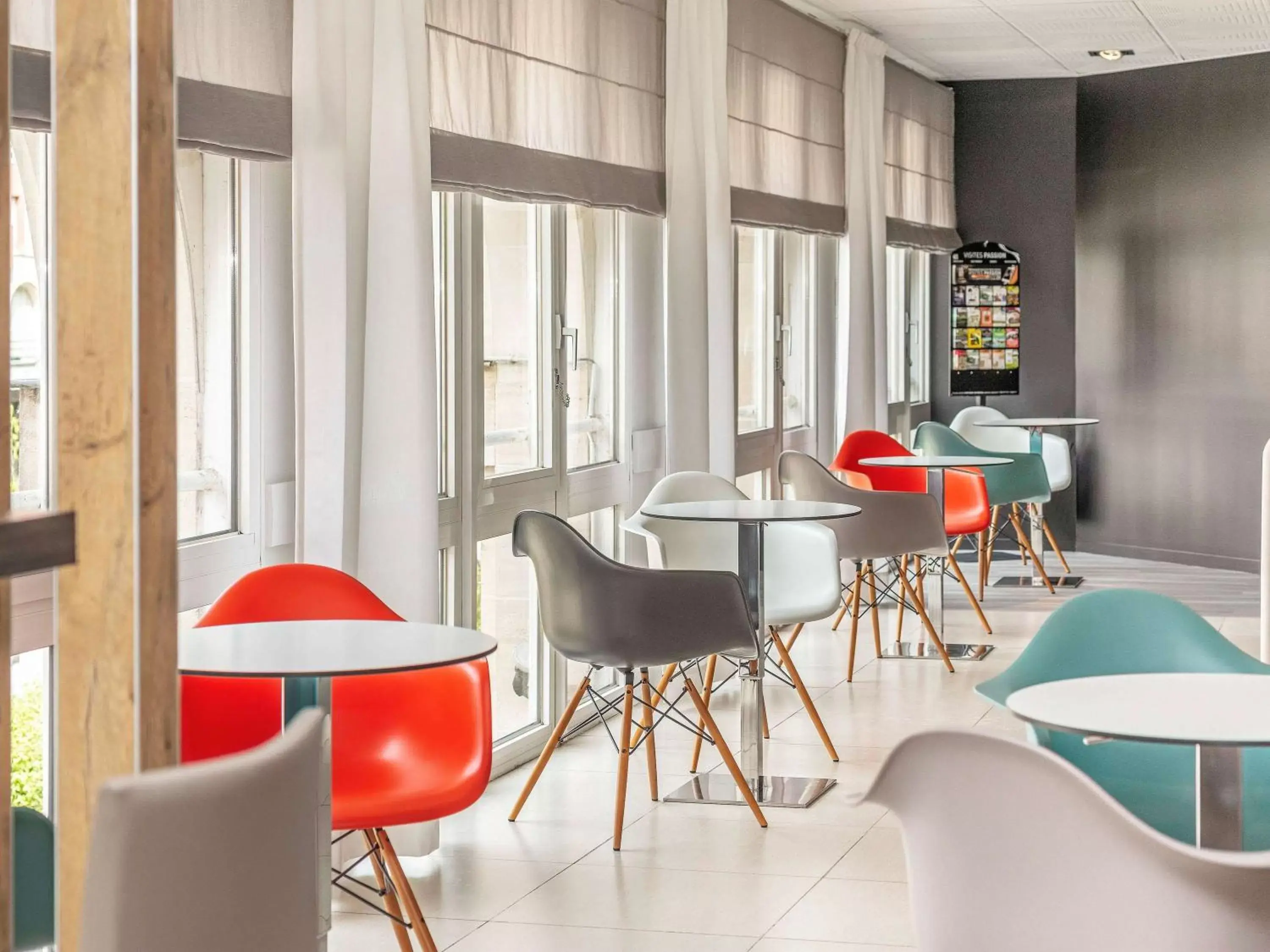 Lounge or bar, Lounge/Bar in ibis Epernay Centre Ville