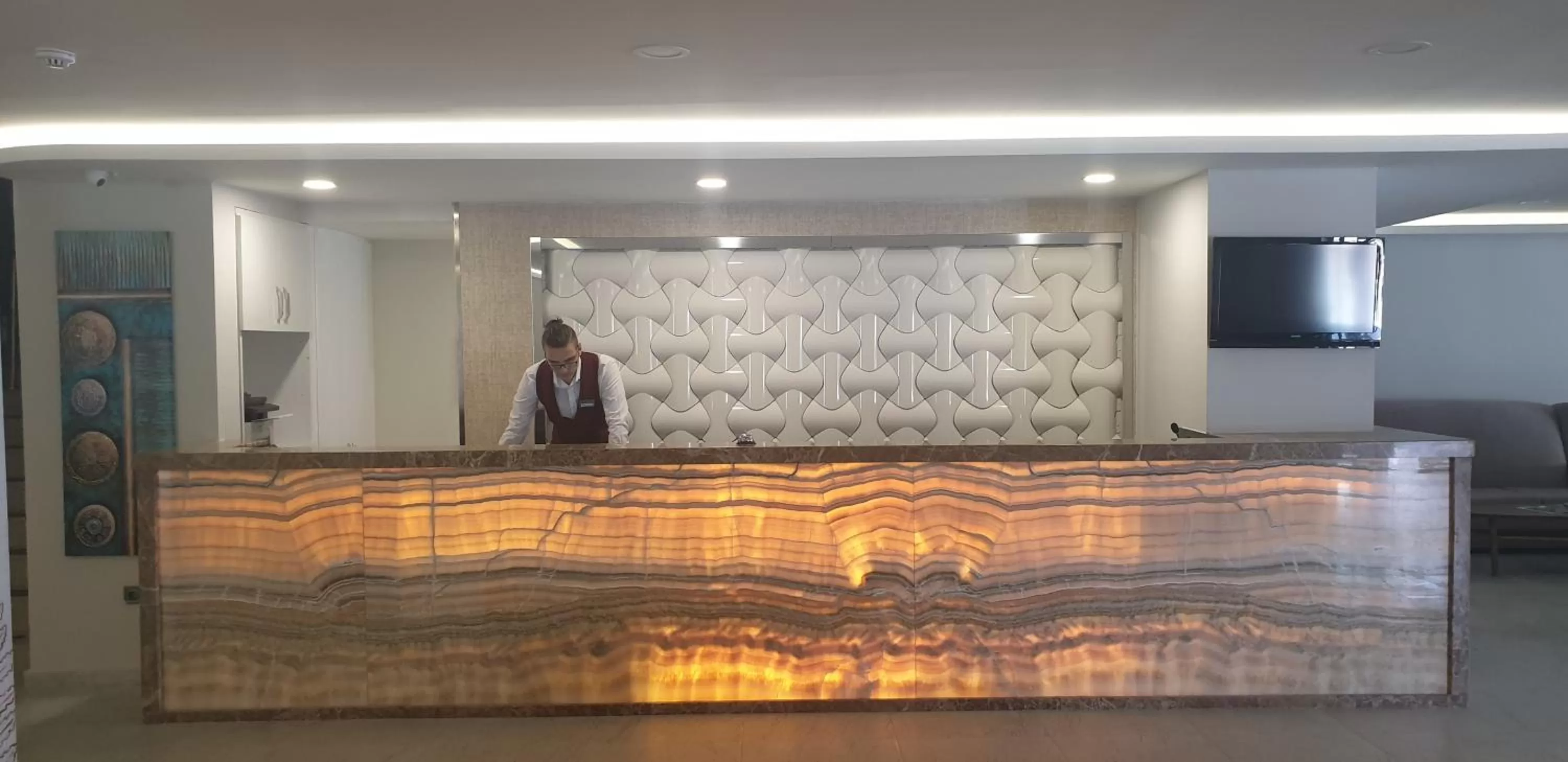 Lobby/Reception in Marti Beach Hotel