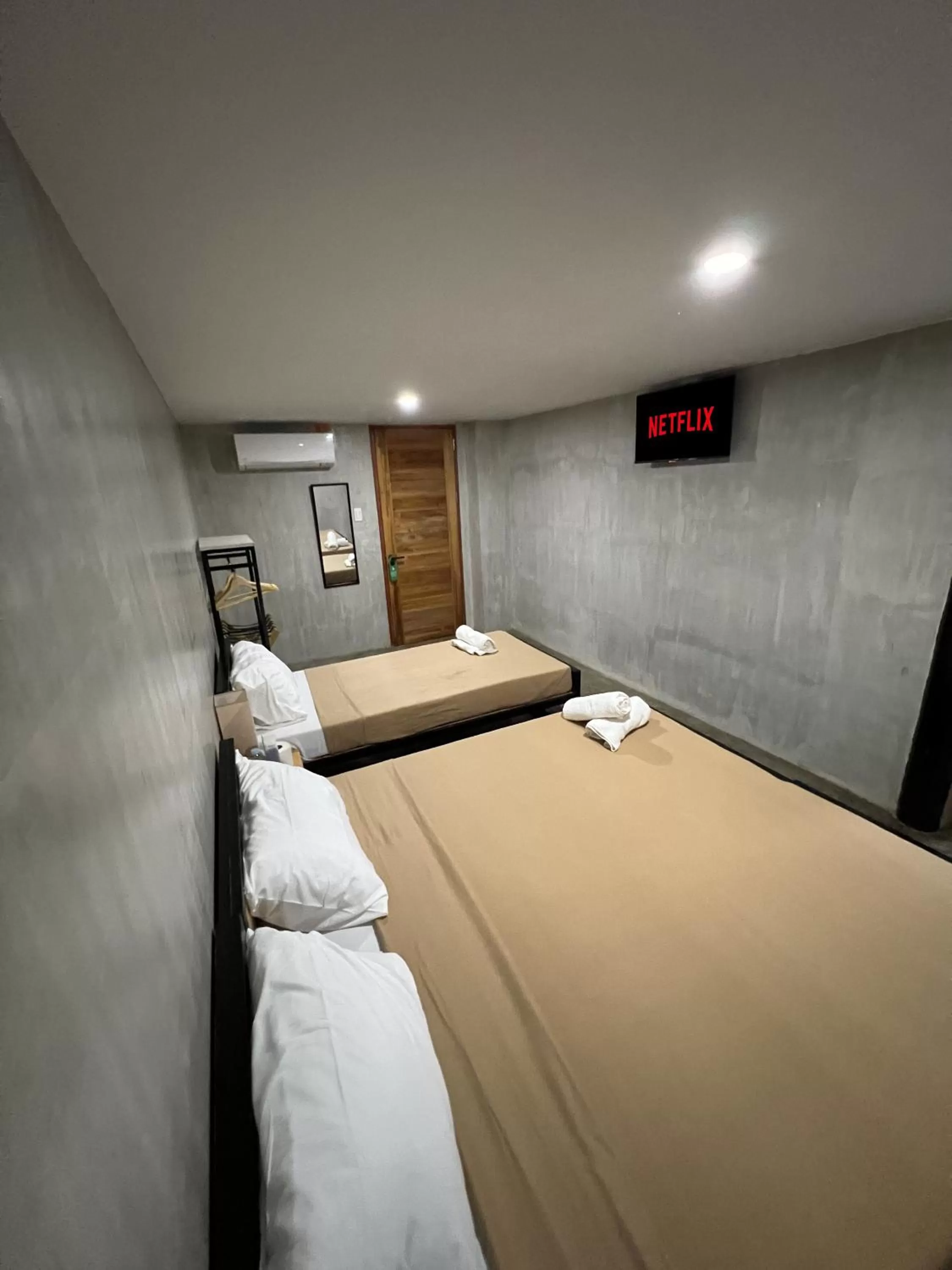 Photo of the whole room, Bed in HappyNest Hostel Cebu