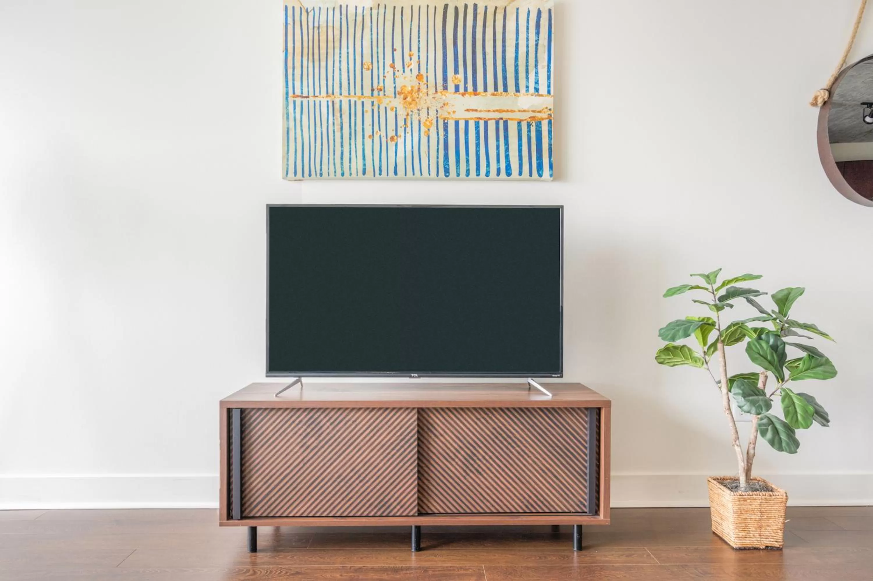 TV and multimedia, TV/Entertainment Center in Kasa South Loop Chicago