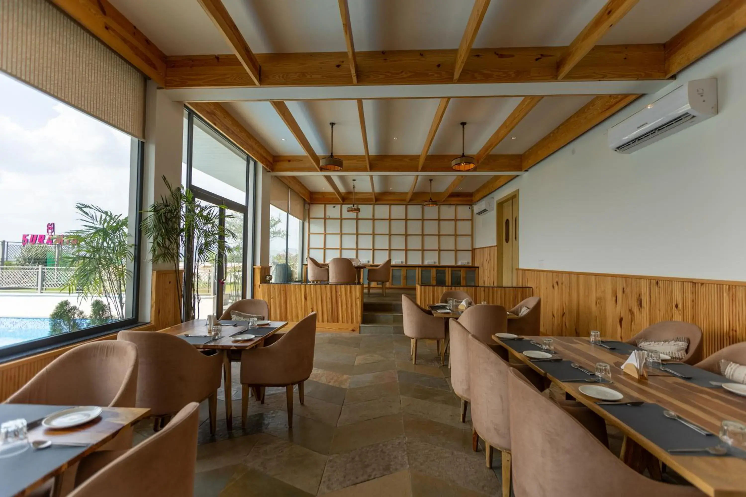 Restaurant/Places to Eat in Suramya Villa