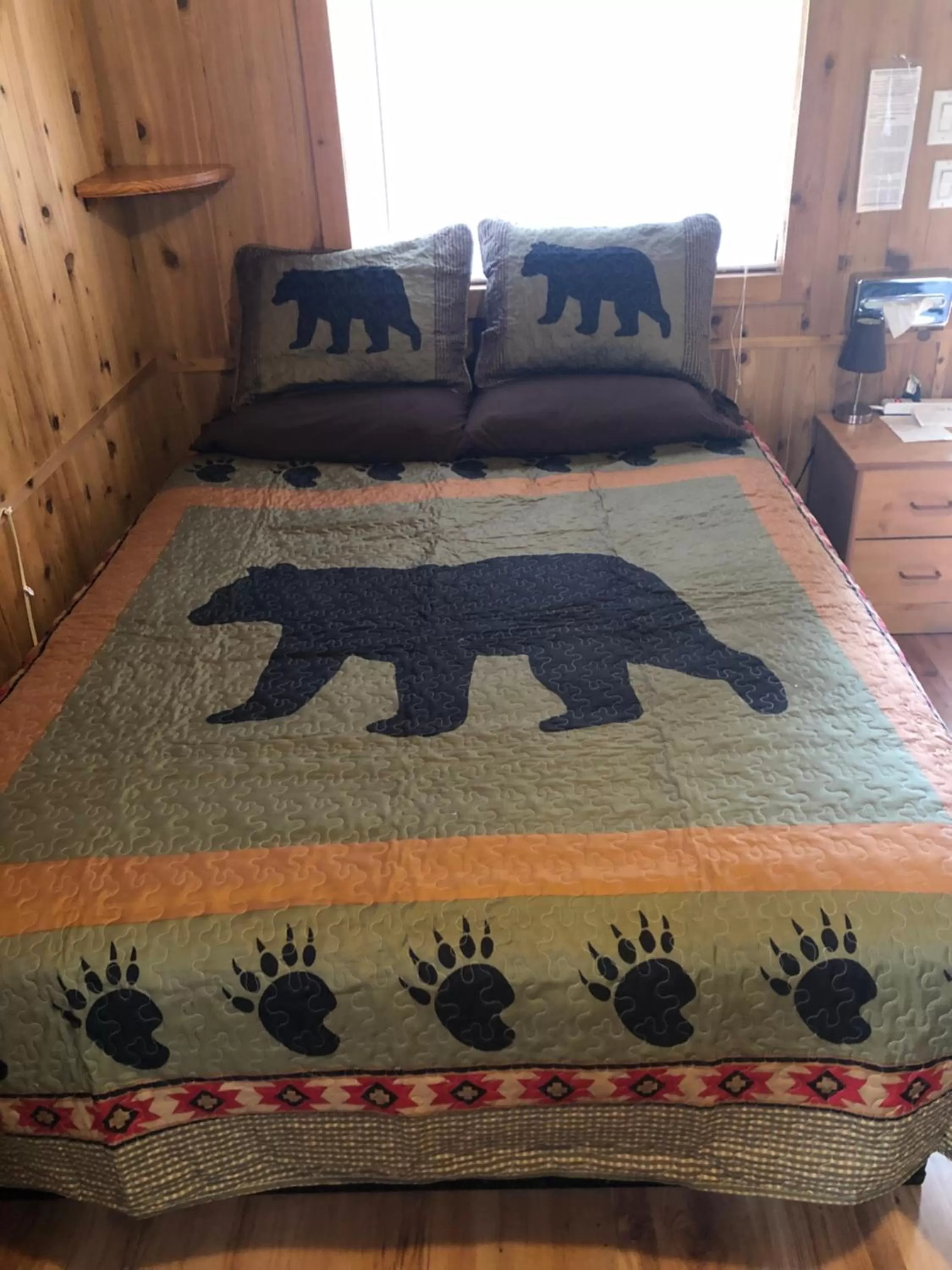 Decorative detail, Bed in Dean Creek Resort