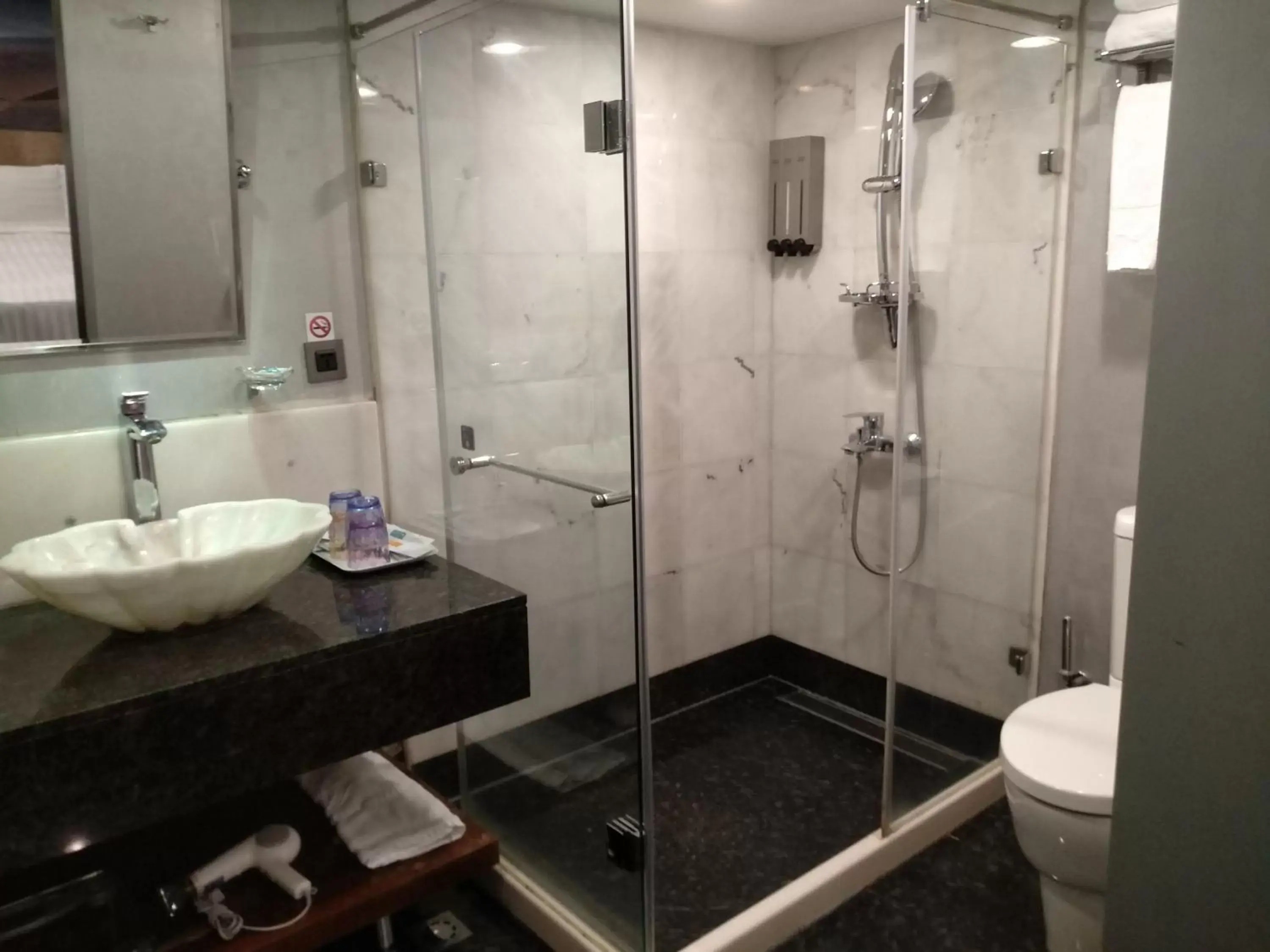 Bathroom in Ximen Airline Hotel