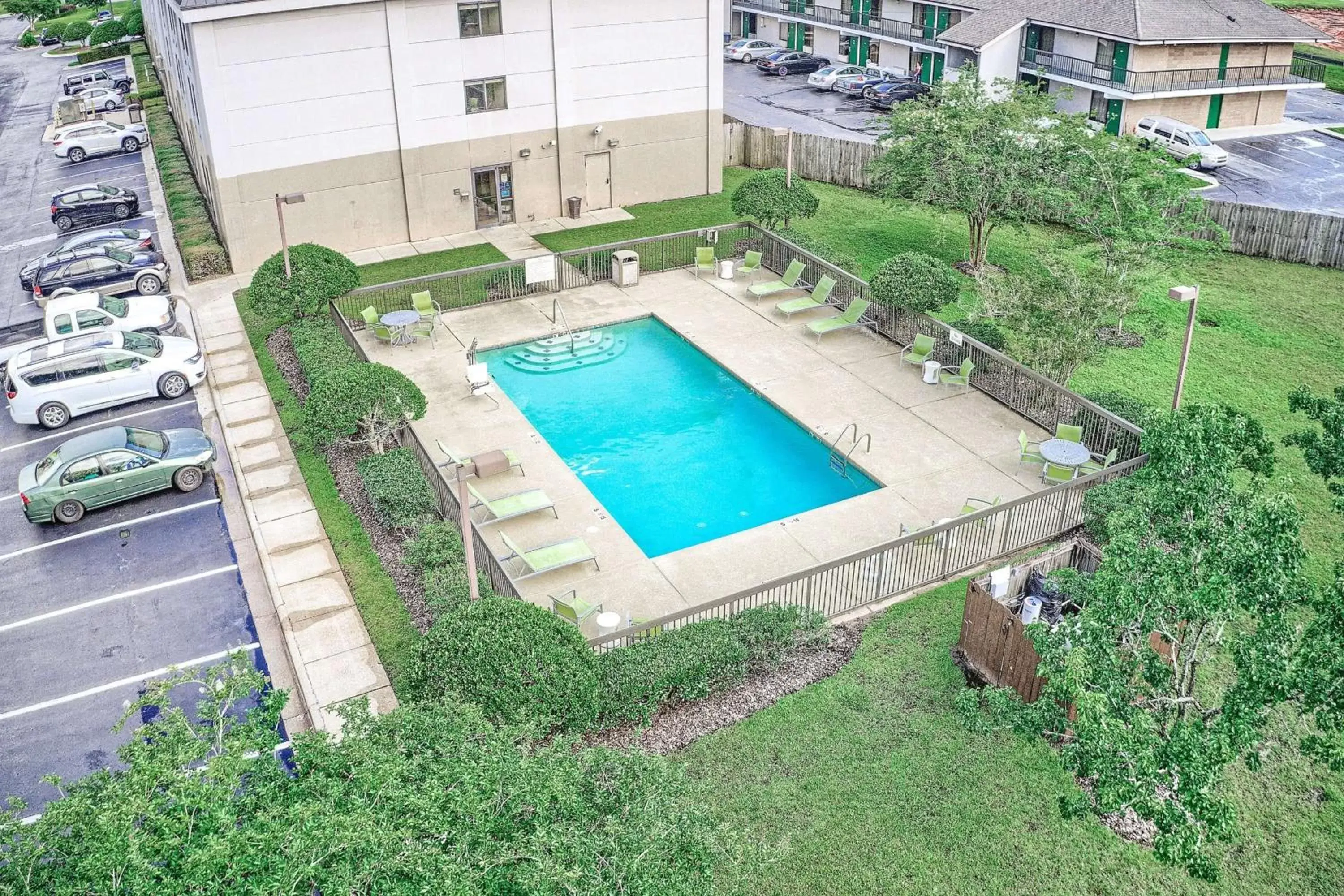 Pool View in Hampton Inn Mobile-I-10/Bellingrath Gardens