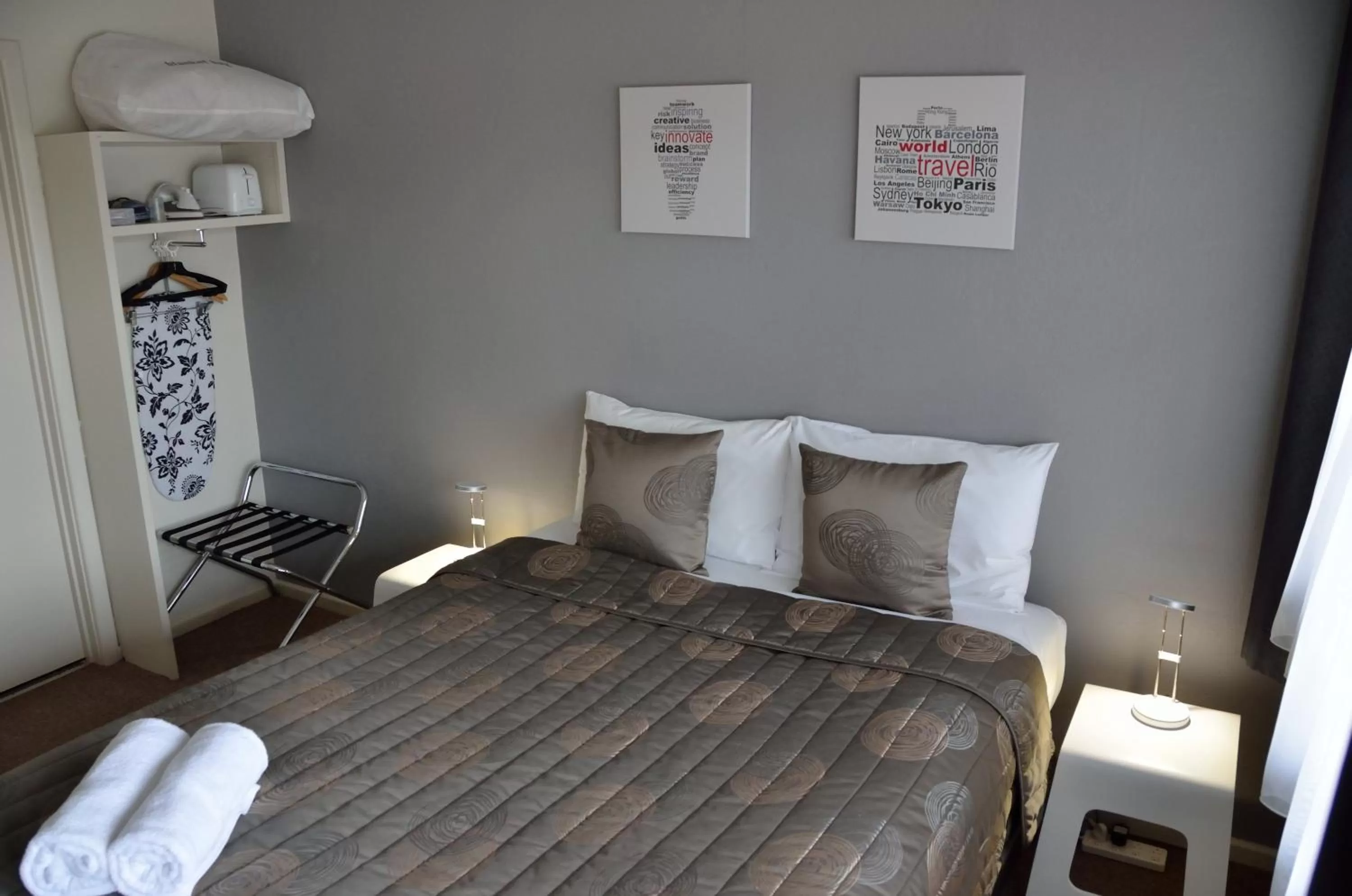 Bed in 105 On The Park