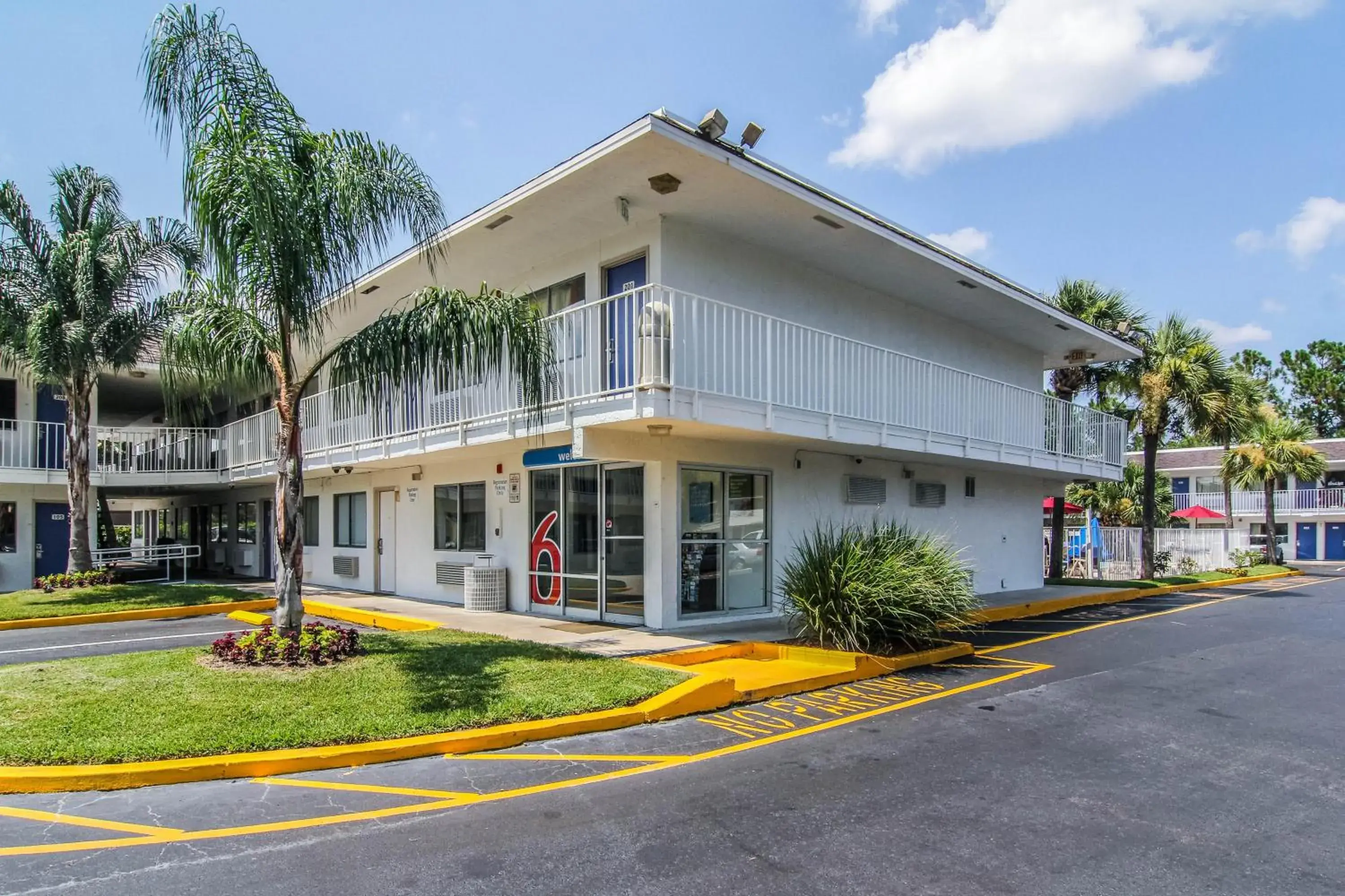 Facade/entrance, Property Building in Motel 6-Jacksonville, FL - Orange Park