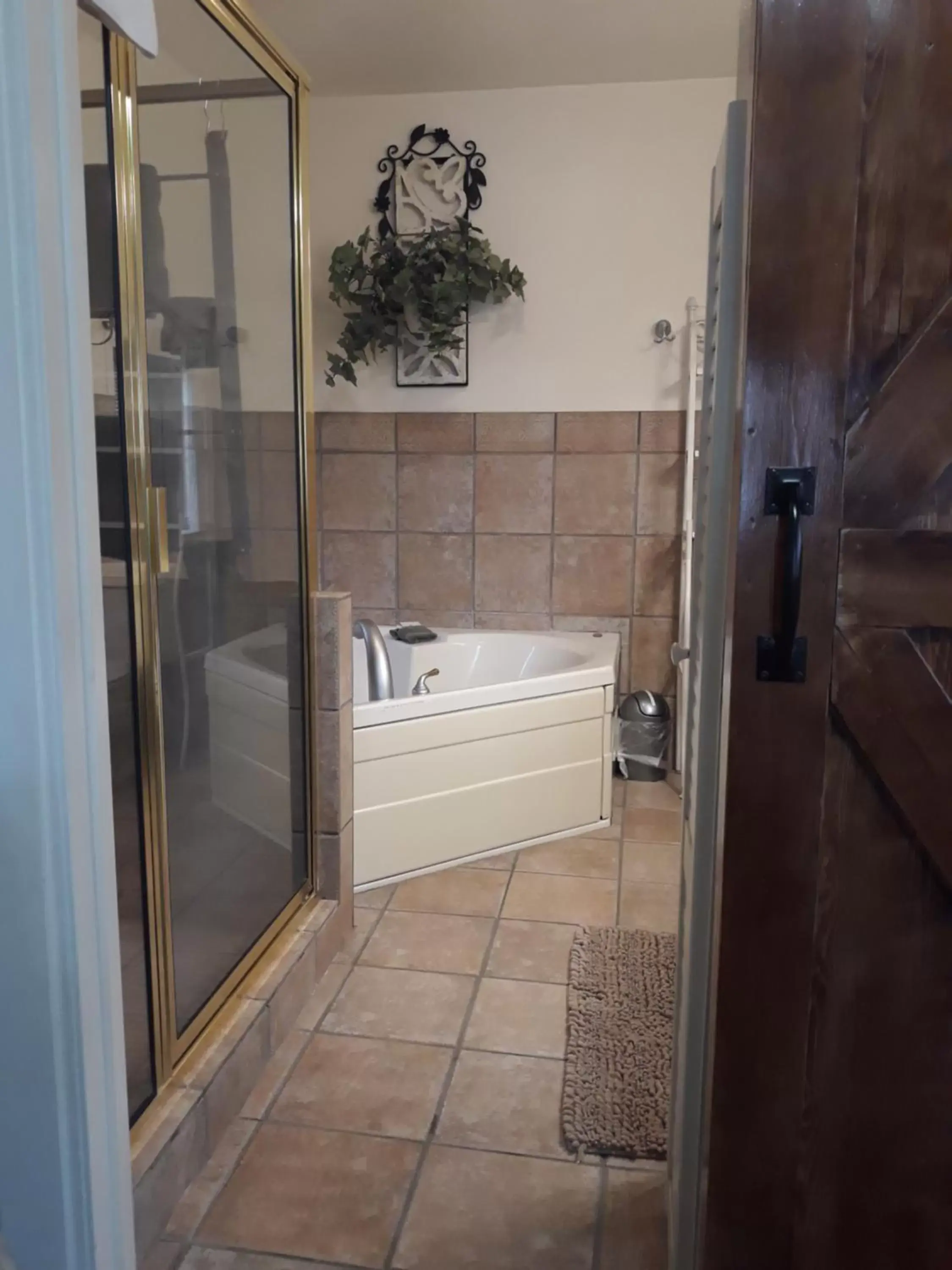 Toilet, Bathroom in Lamb's Rest Inn