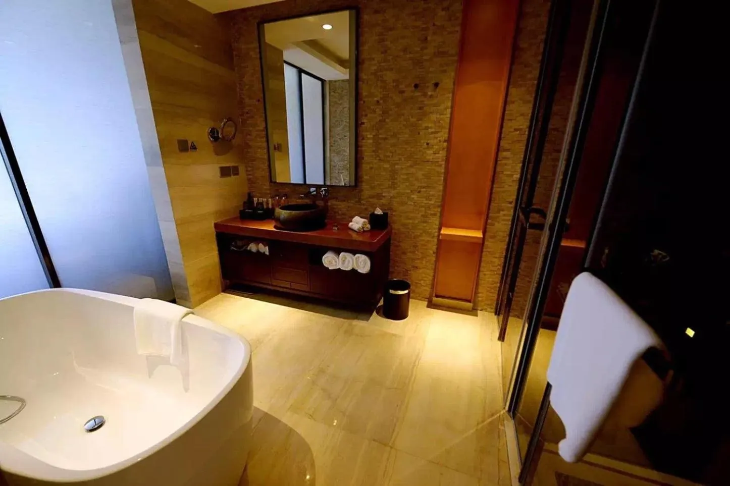 Bathroom in HUALUXE Yangjiang City Center