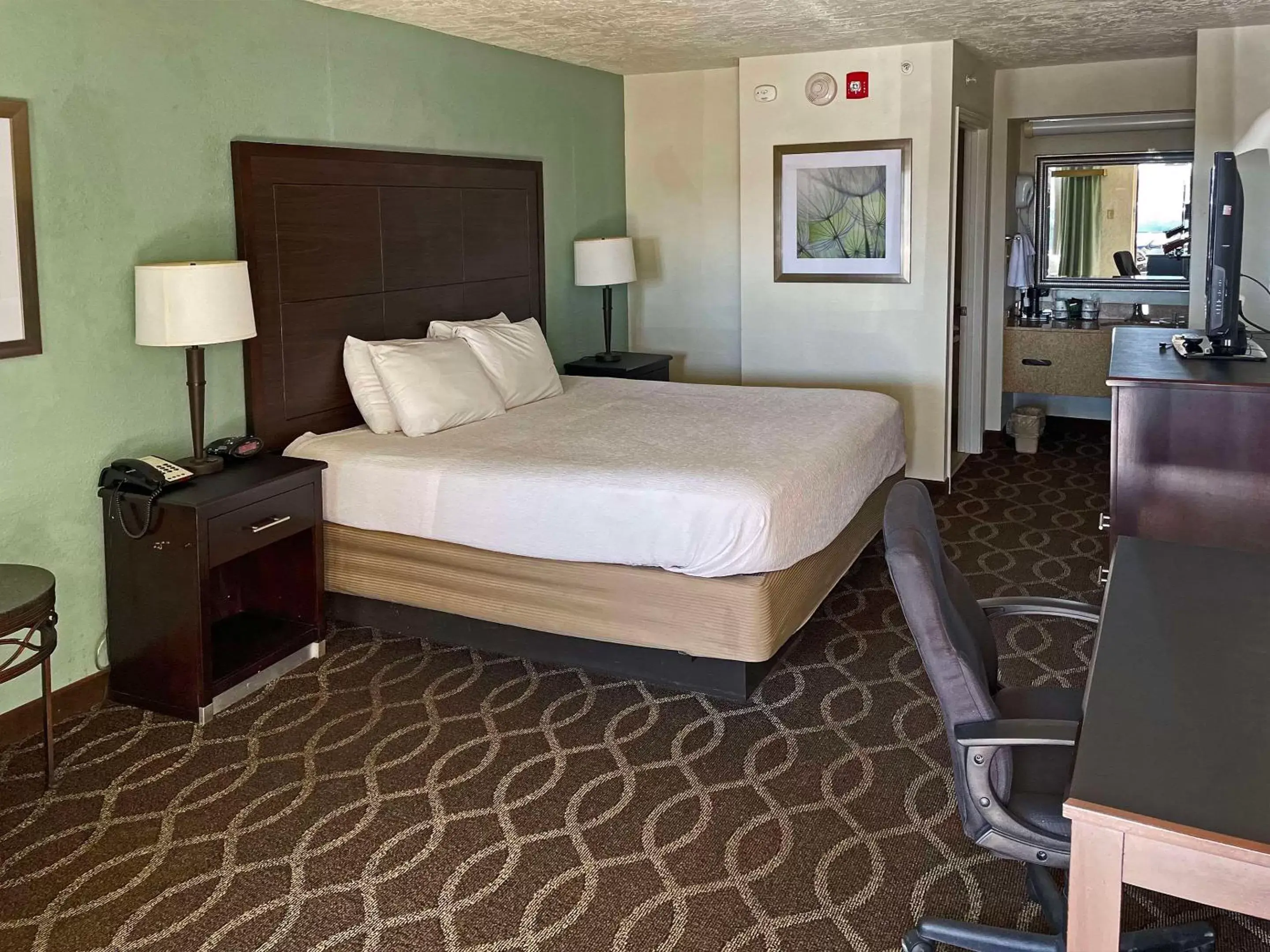 Bedroom, Bed in Quality Inn Clinton North Bedroom, Bed in Quality Inn Clinton North