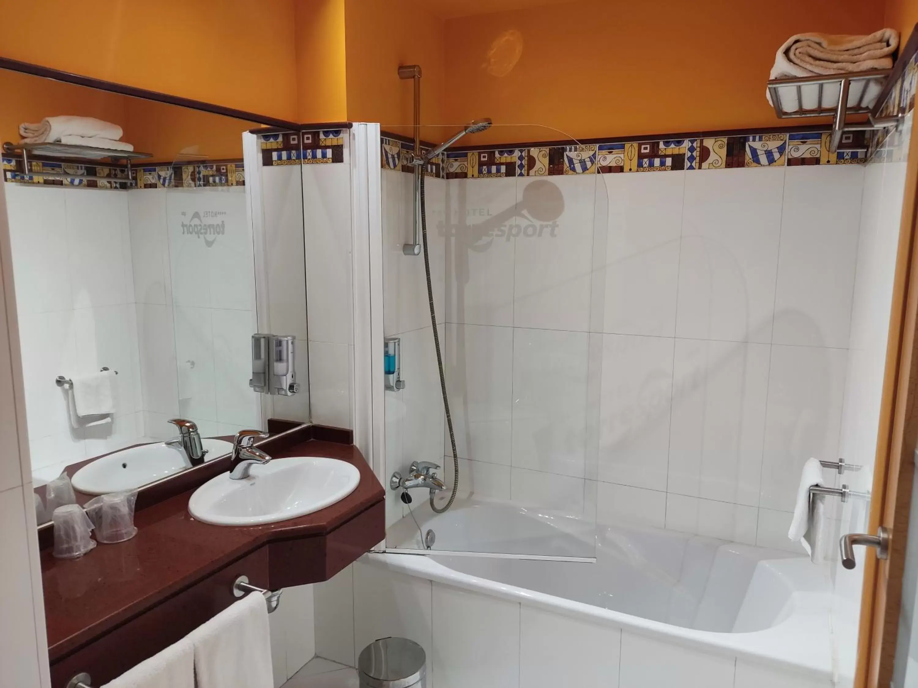 Bath, Bathroom in Hotel Torresport