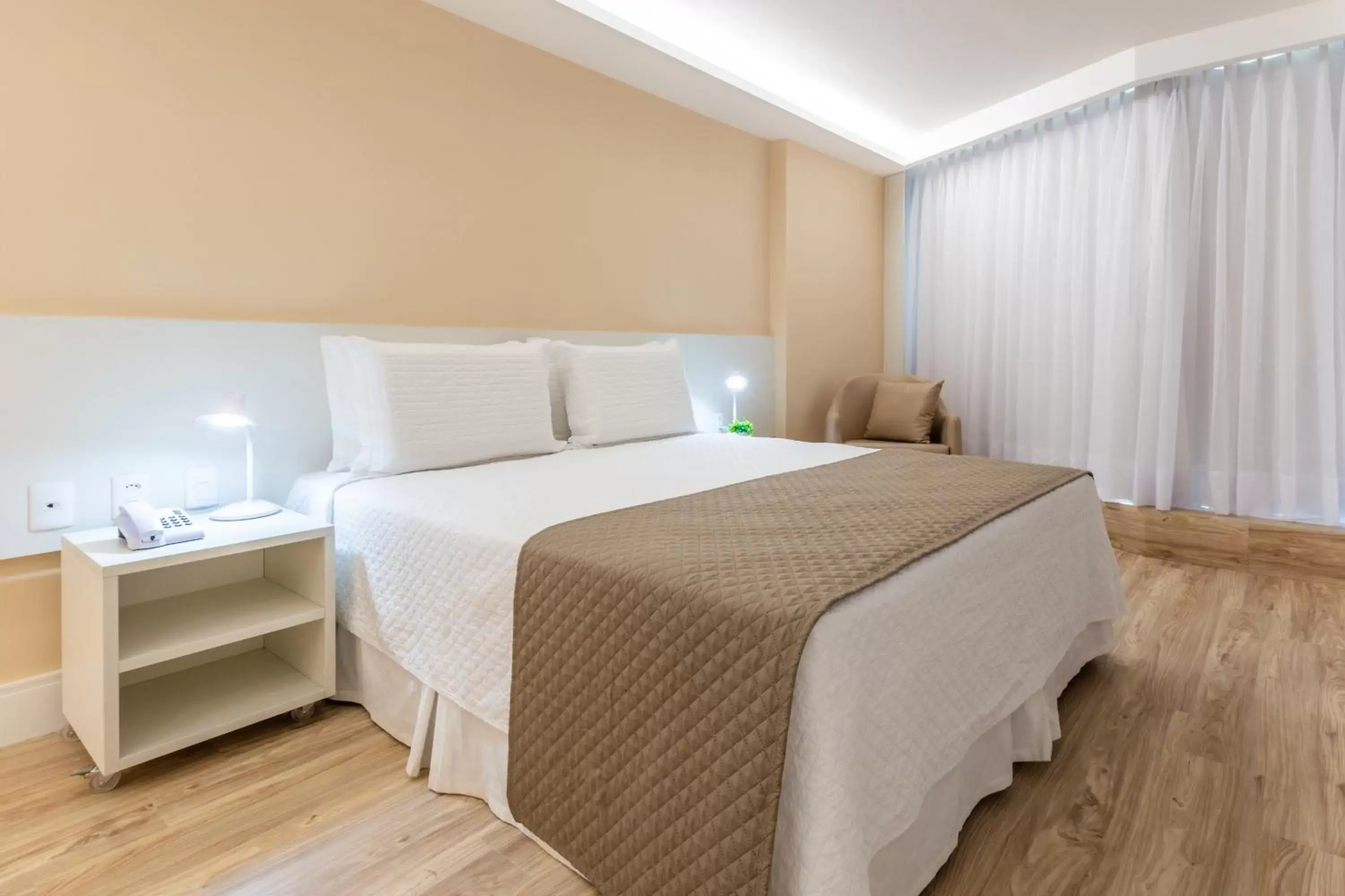 Bedroom, Bed in Hotel Brisa Suites