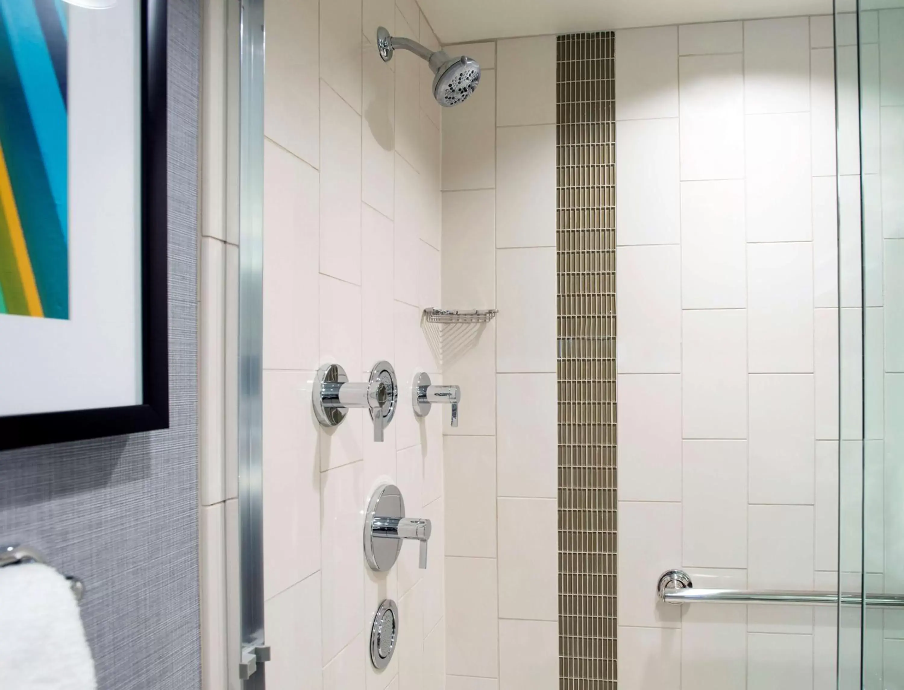 Bathroom in Hyatt Place Cincinnati/Sharonville Convention Center