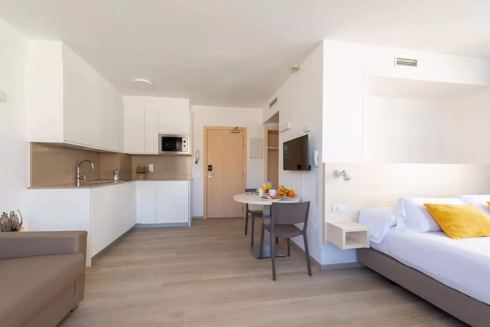 Kitchen/Kitchenette in Atenea Park Suites & Apartments