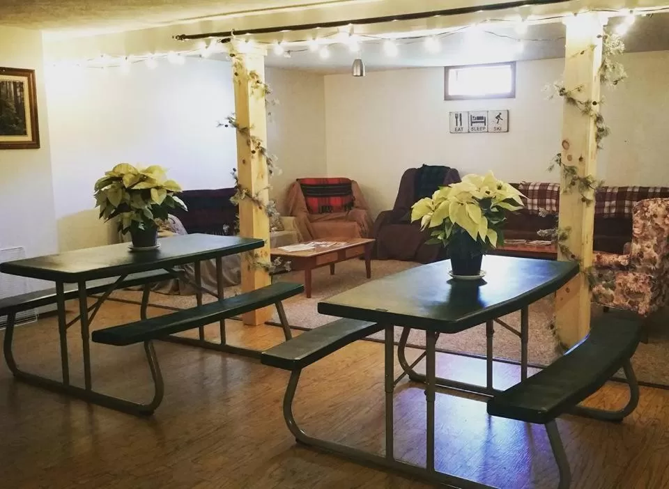 Communal lounge/ TV room in Spillover Motel and Inn