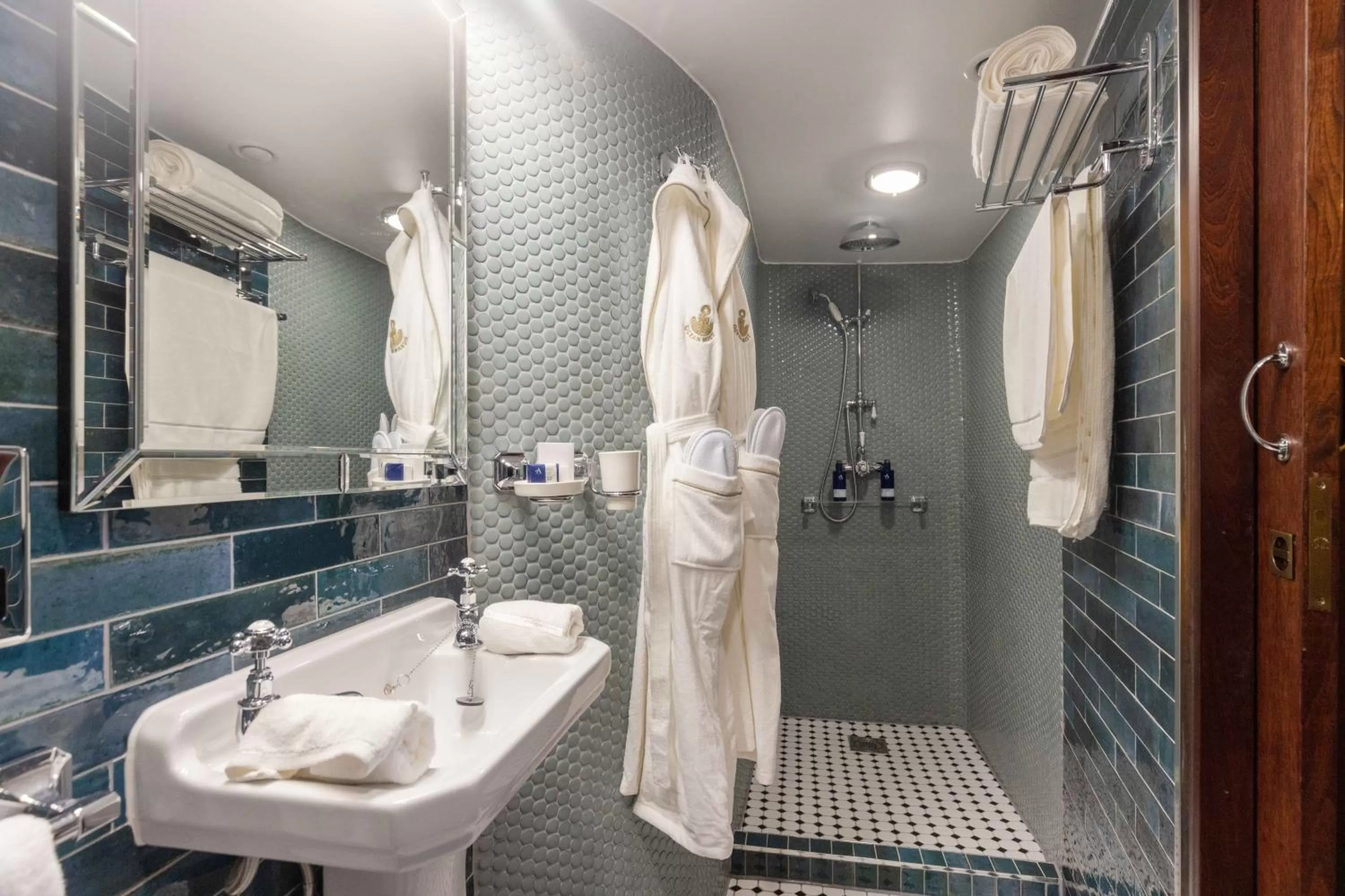 Shower in Ocean Mist Leith