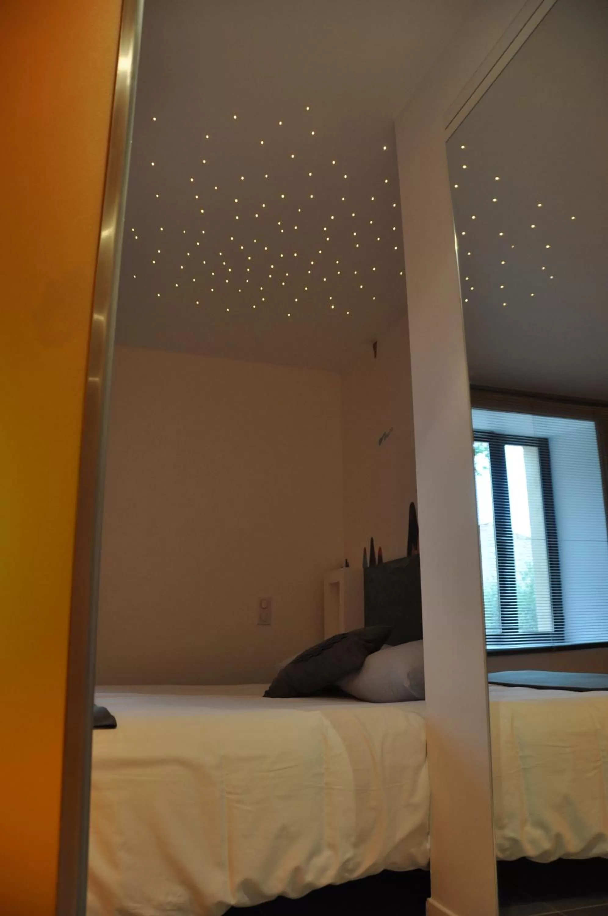 Bed in Le Jour et la Nuit, Maison d'hôtes