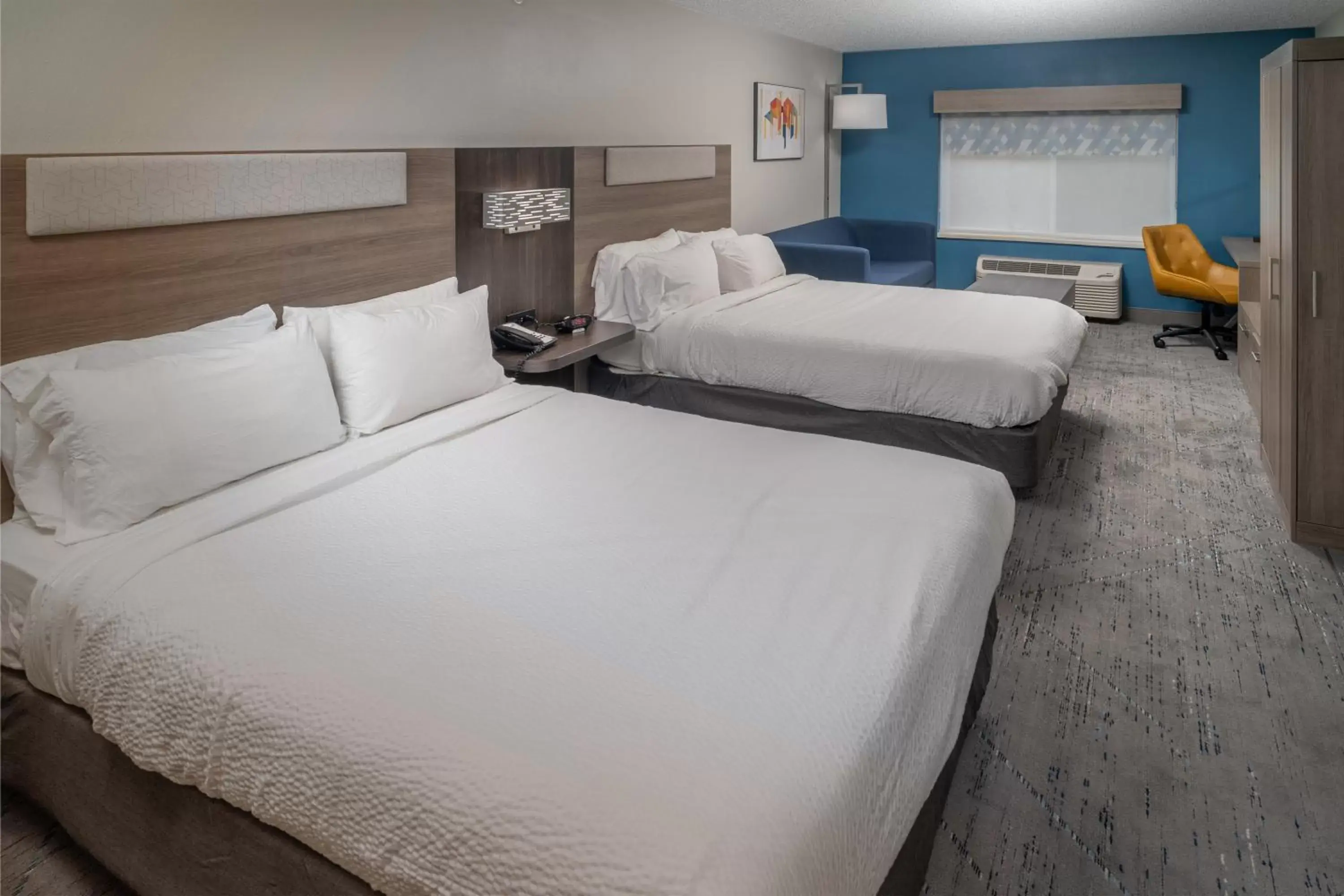 Guests, Bed in Holiday Inn Express - Charleston/Kanawha City, an IHG Hotel