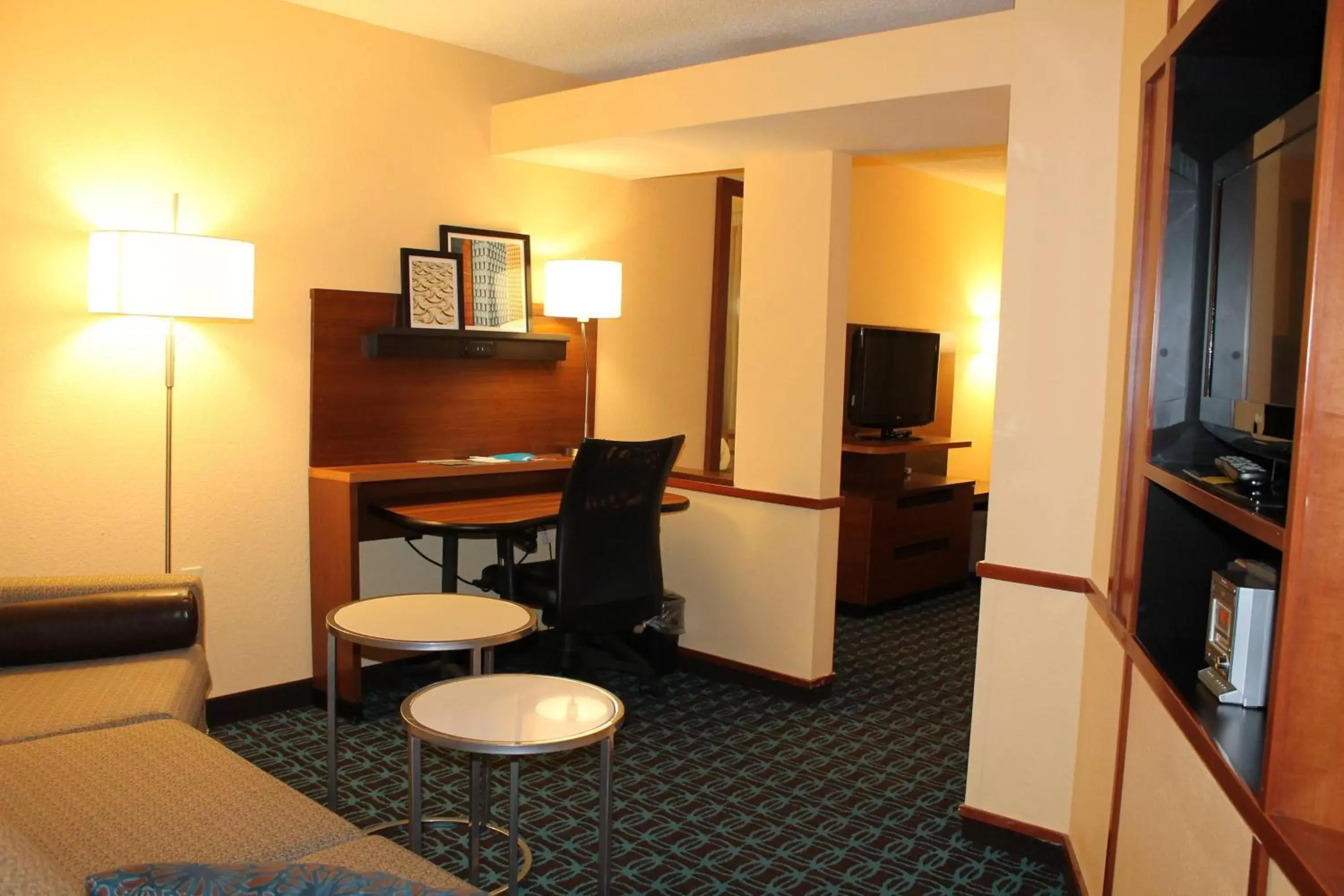 Bedroom, Seating Area in Fairfield Inn & Suites Frankfort