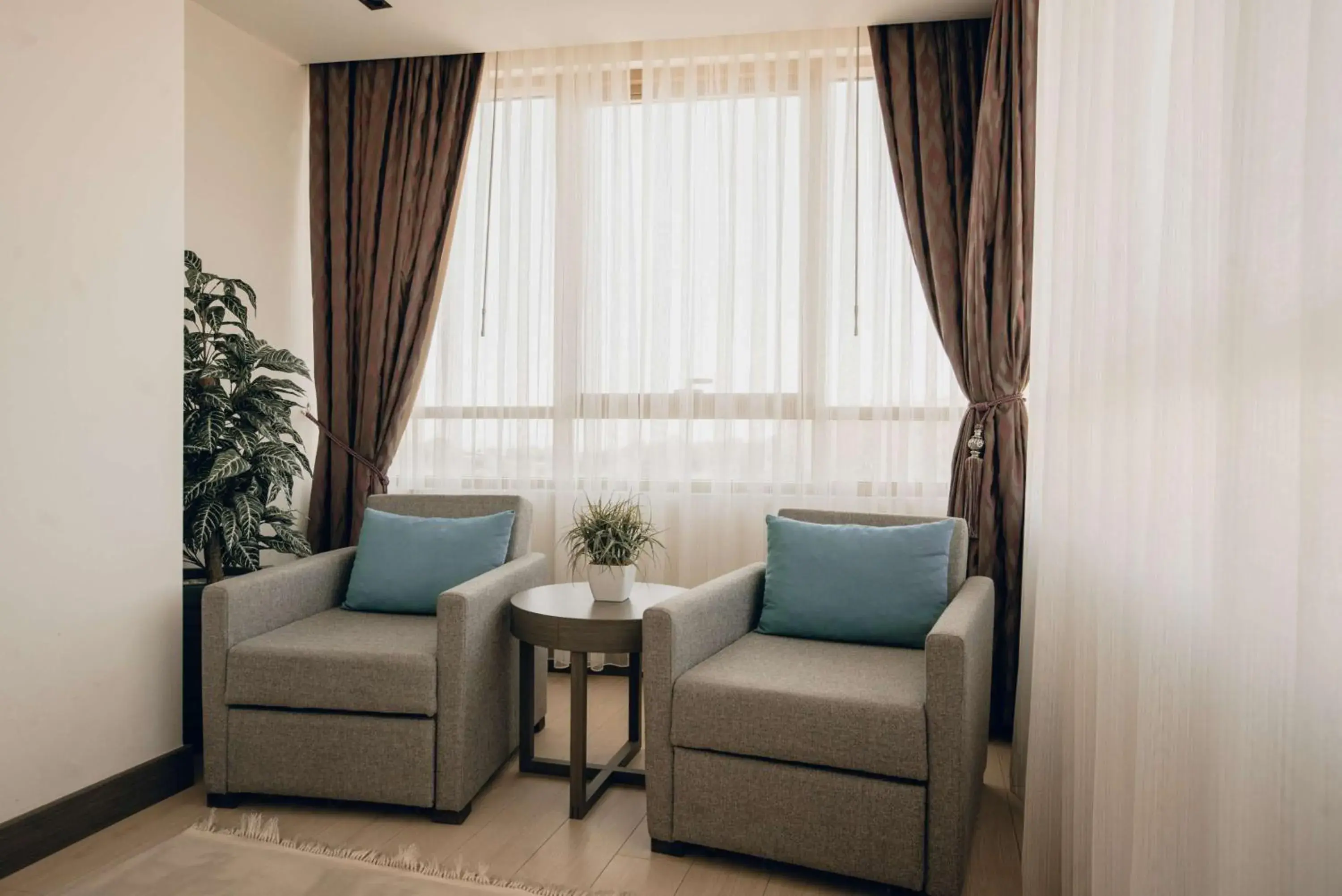 Living room in Hilly Hotel Living room in Hilly Hotel