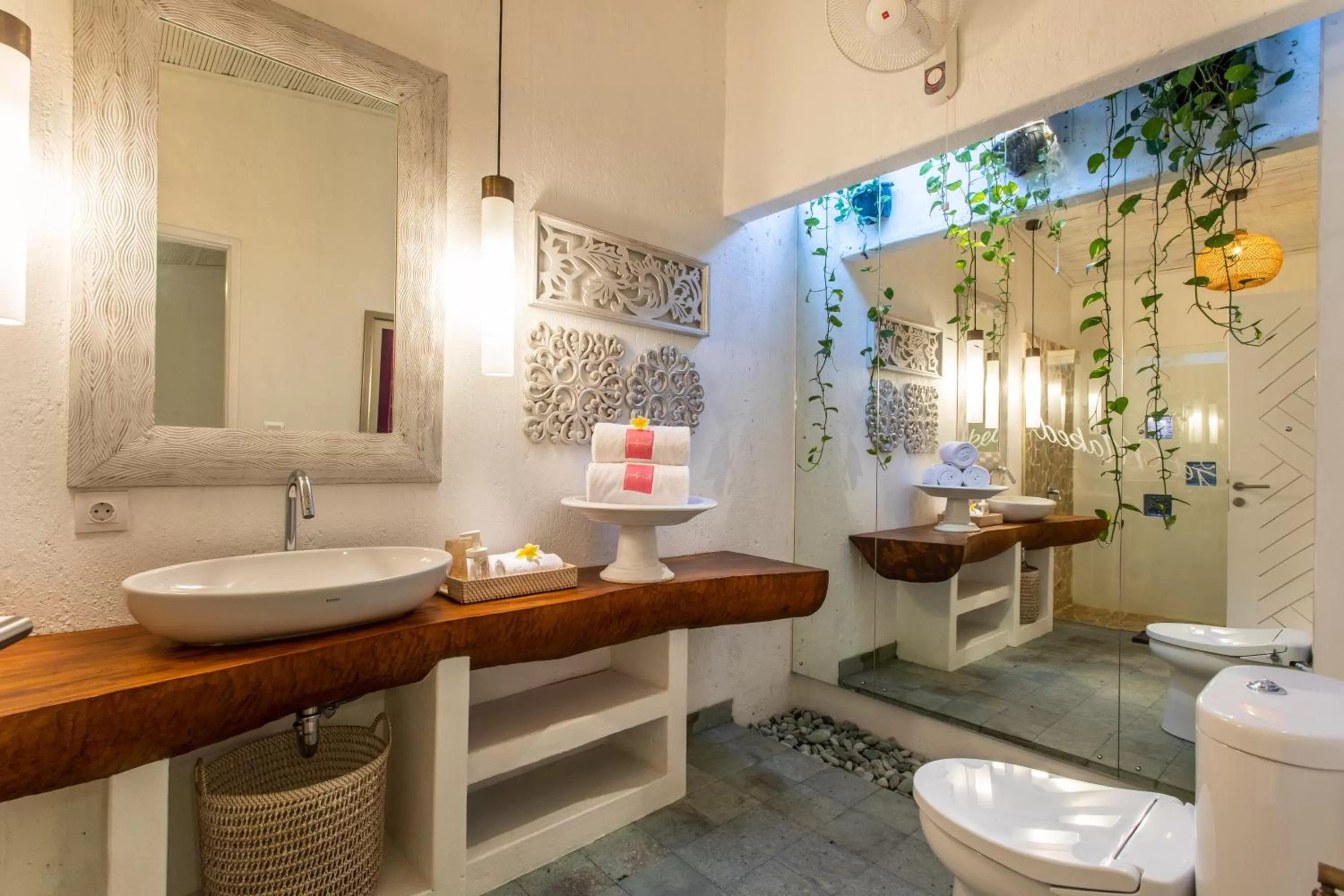 Toilet in PinkPrivate Sanur - for Cool Adults Only