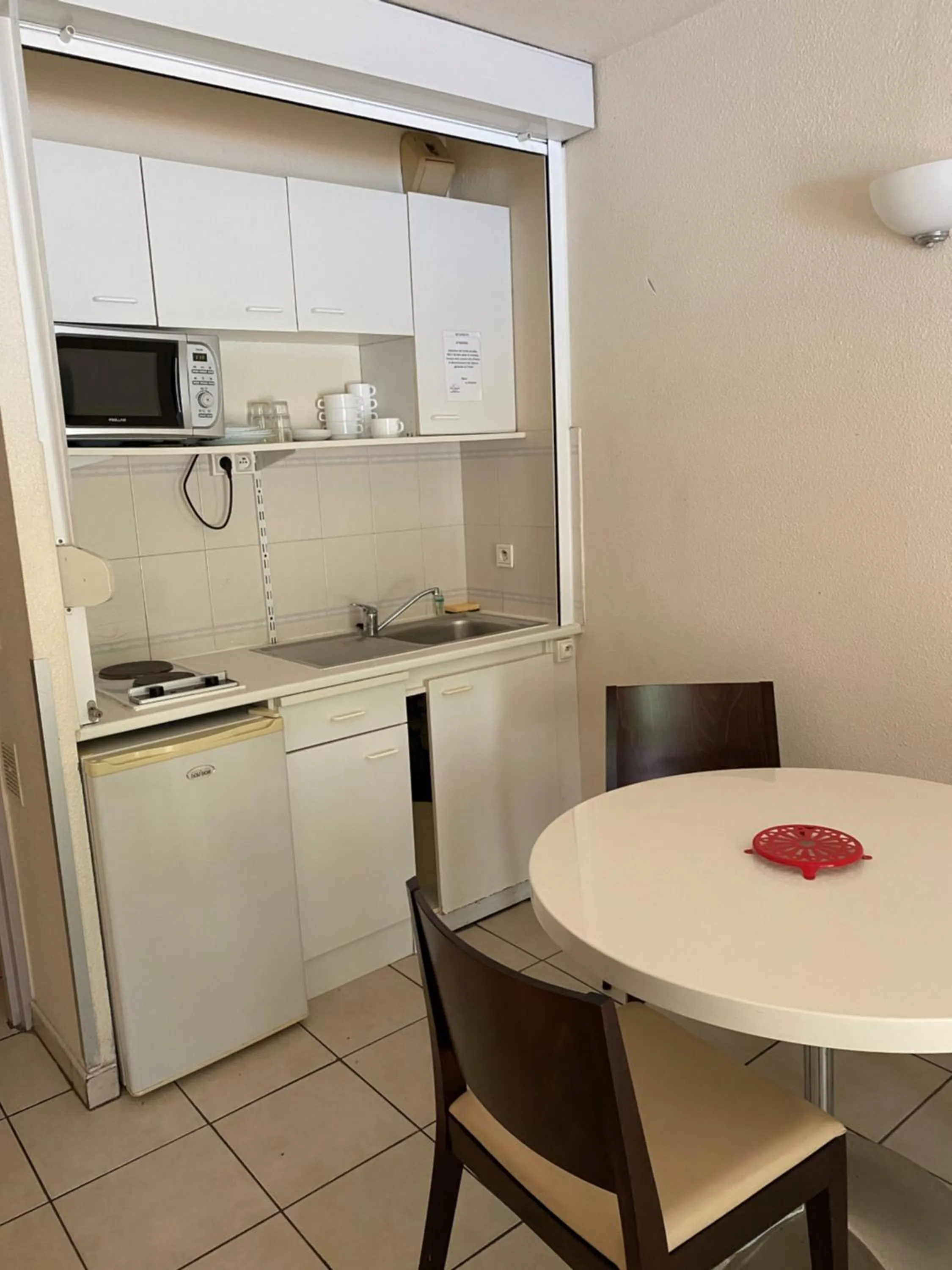 Kitchen or kitchenette in Hotel Résidence Anglet Biarritz-Parme