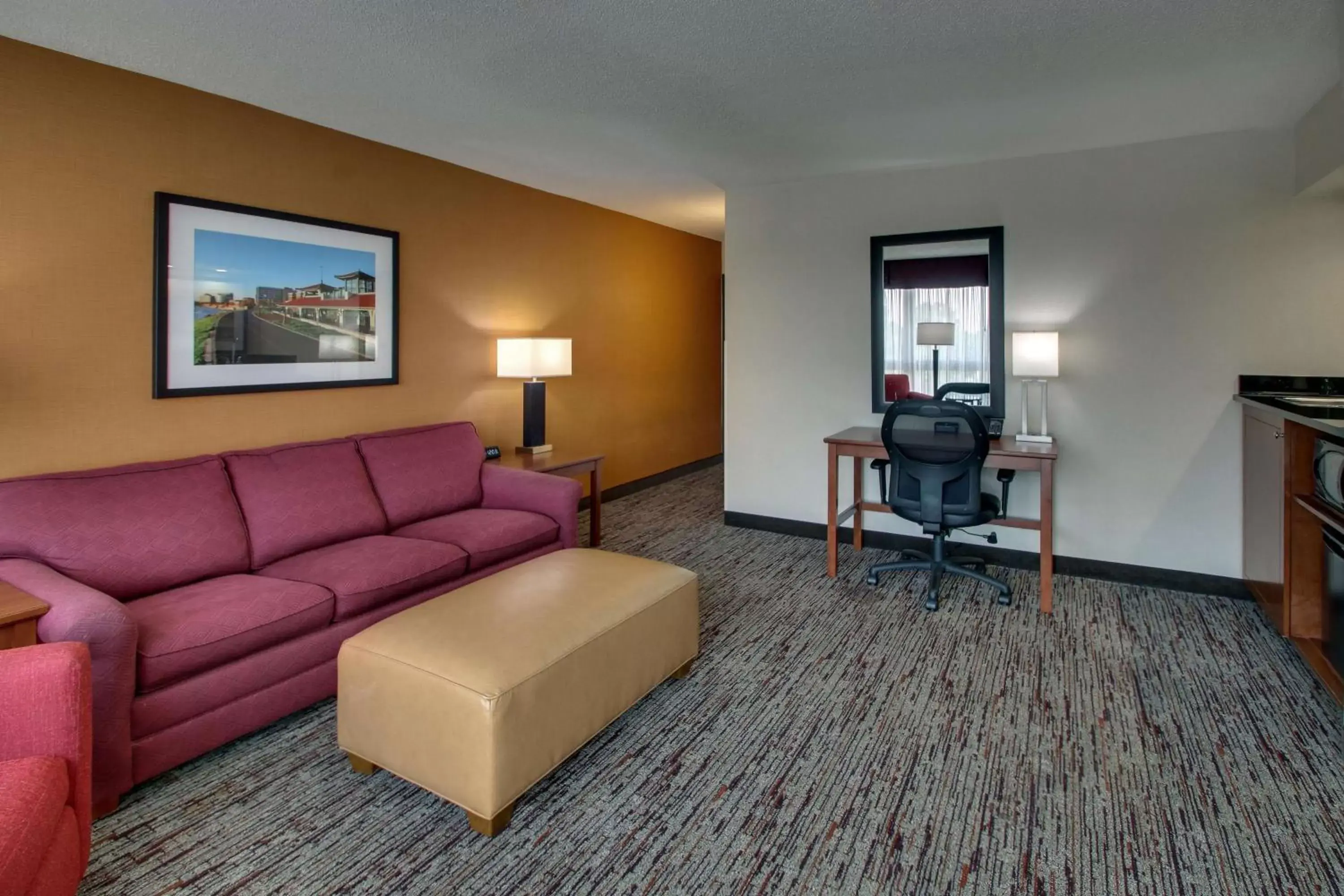 Photo of the whole room, Seating Area in Drury Inn & Suites Evansville East