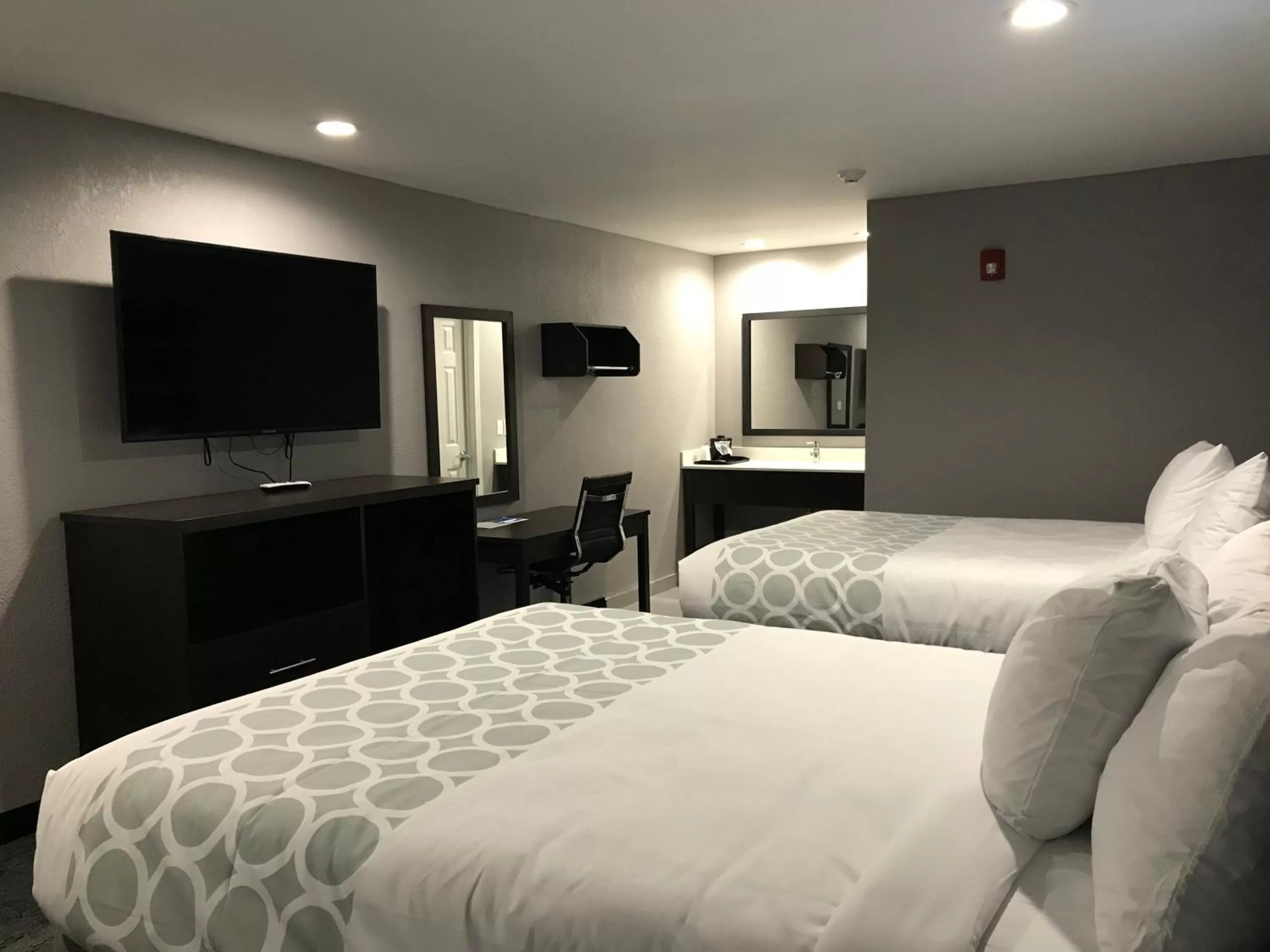 Bedroom, Bed in Rodeway Inn Calhoun South