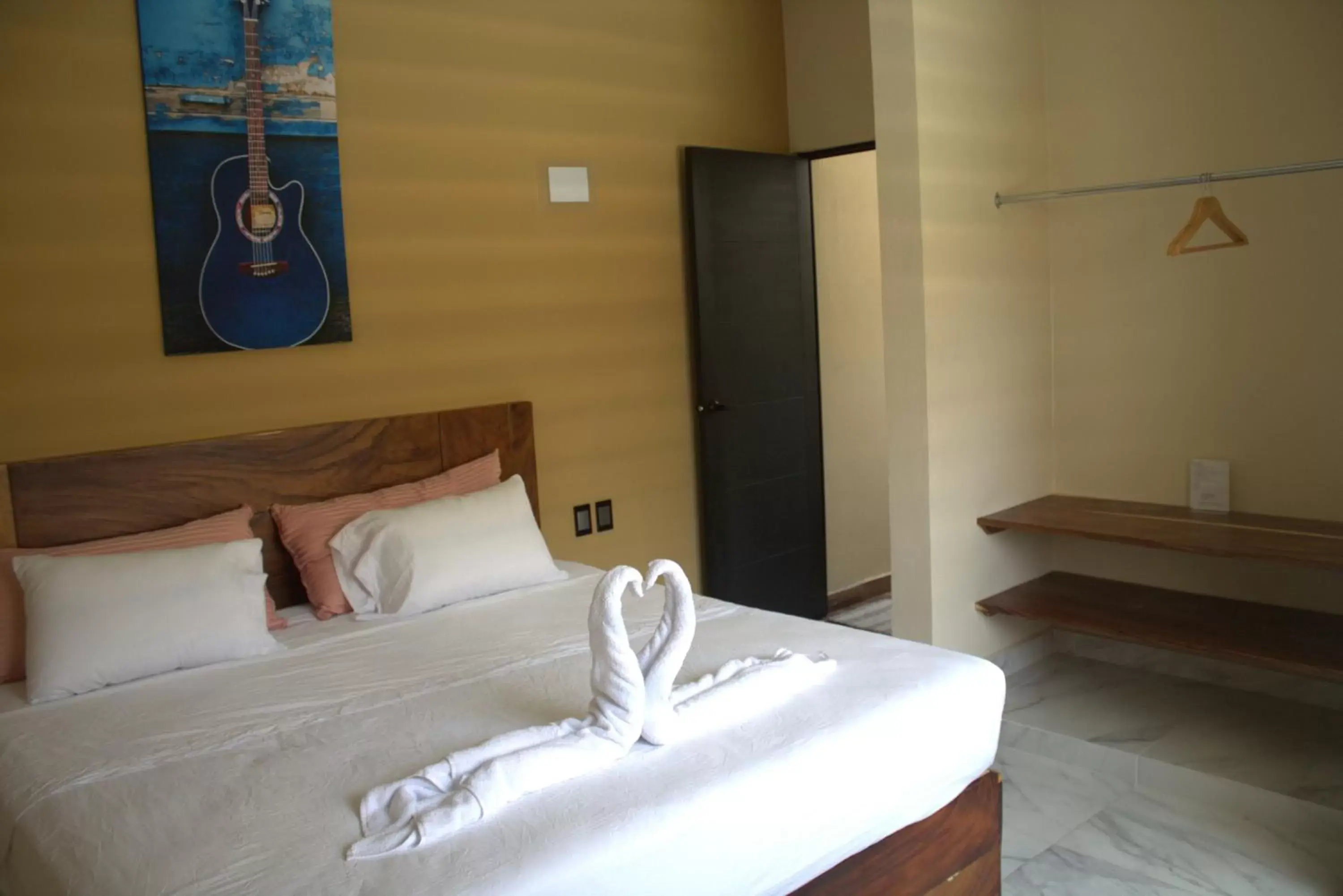 Bed in Guitarra Inn