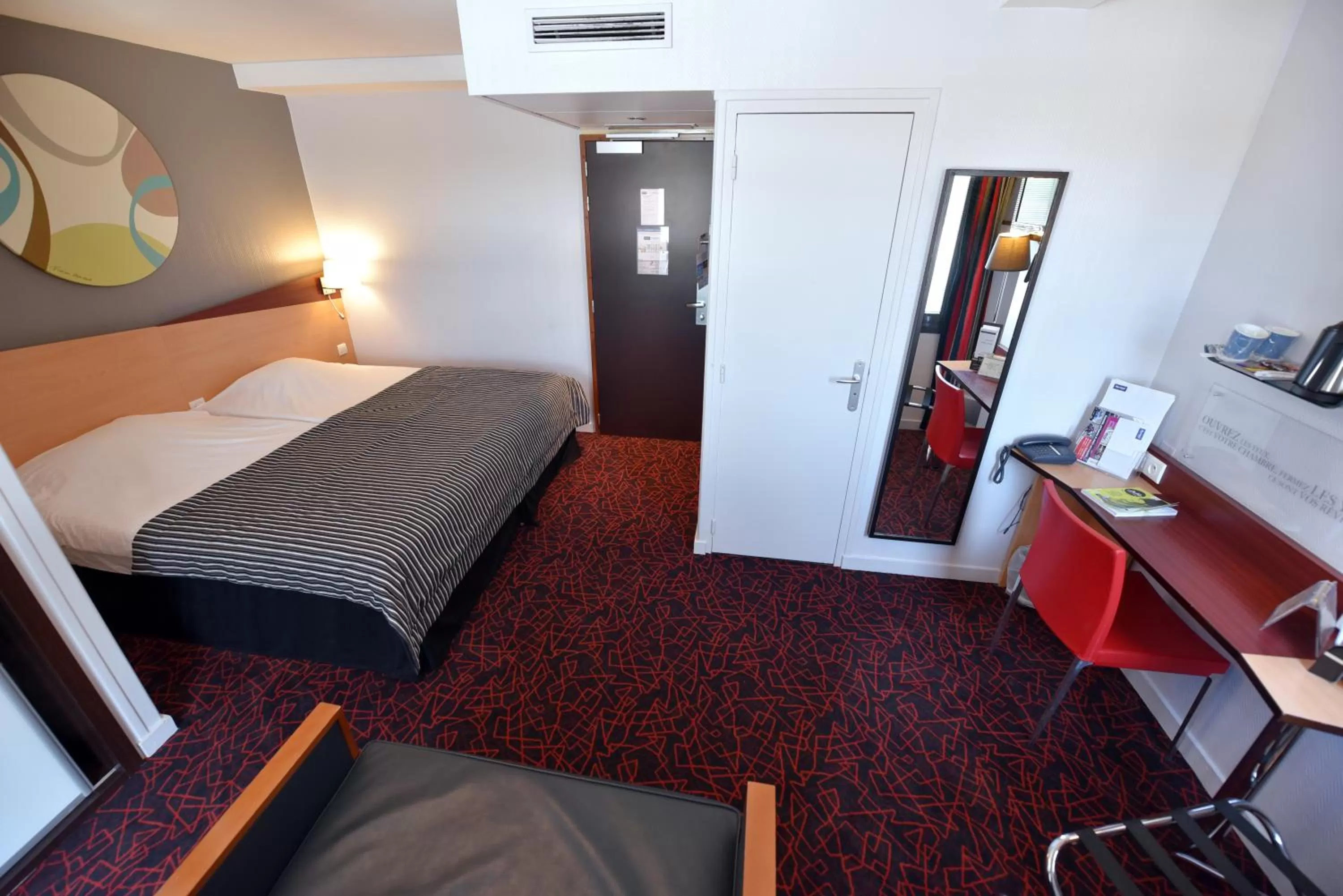 Bedroom, Bed in Kyriad Hotel Dijon Gare