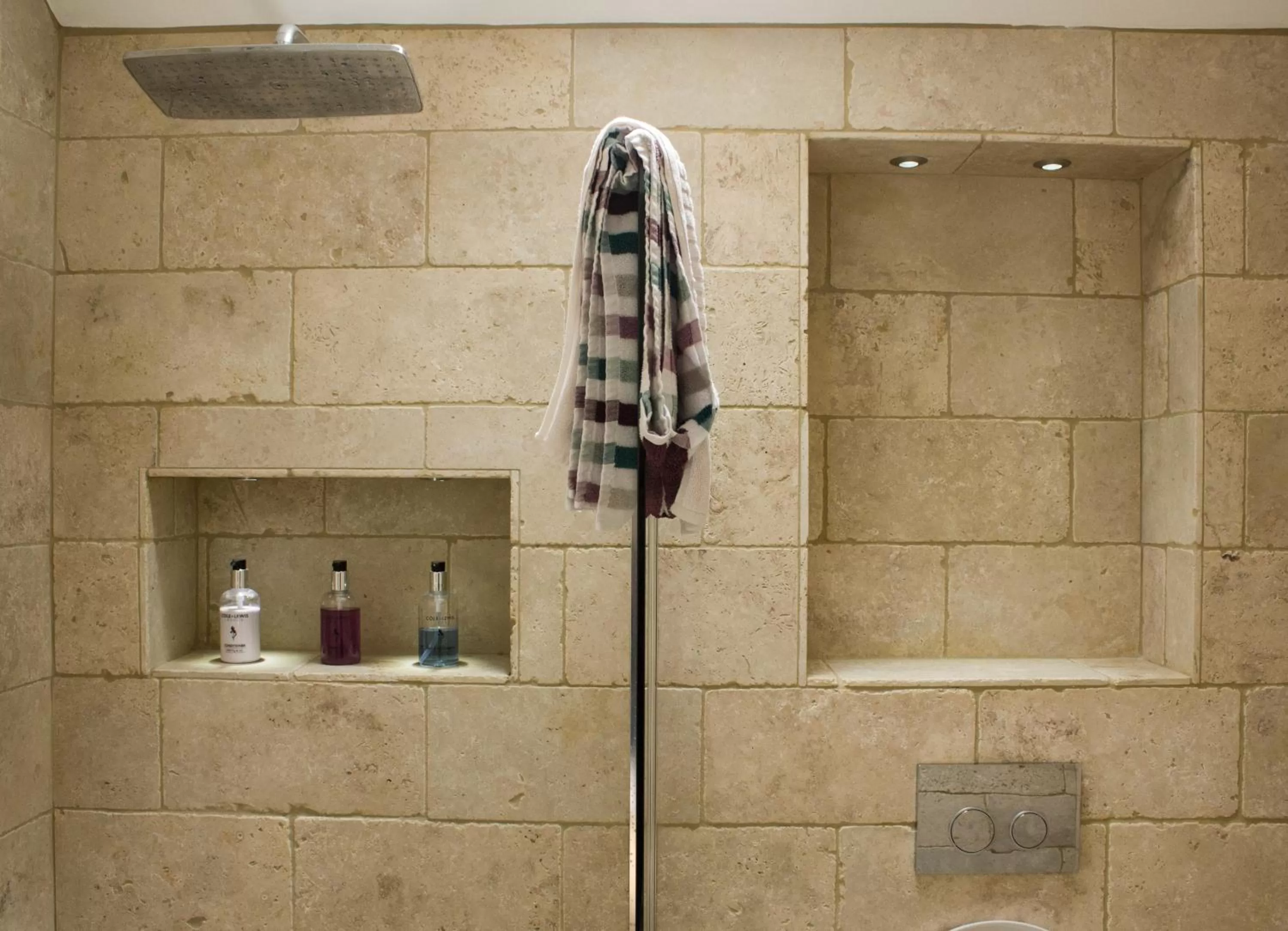 Bathroom in Robin Hood Farm B&B