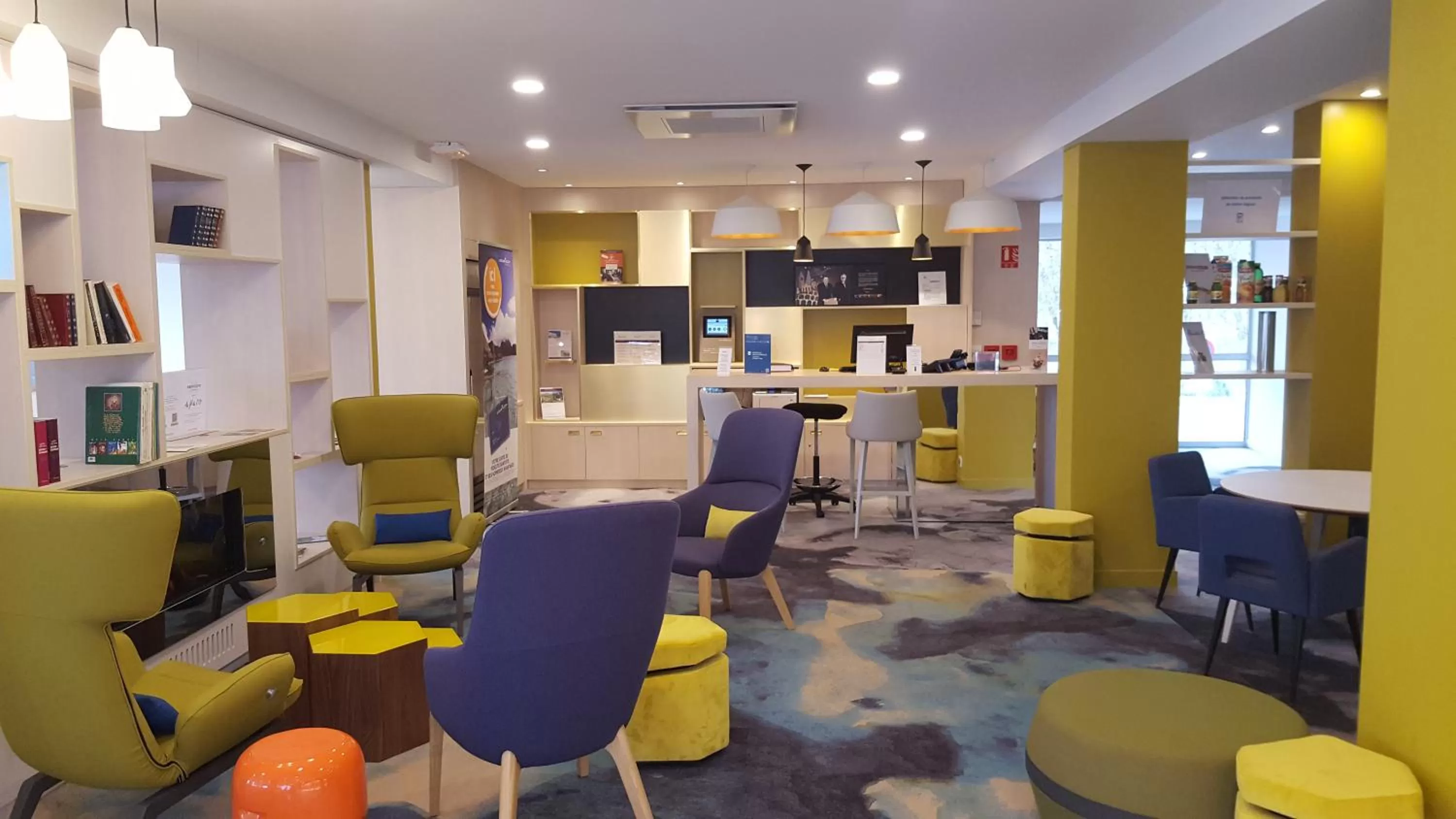 Lounge or bar in Hôtel Mercure Mâcon Bord de Saône