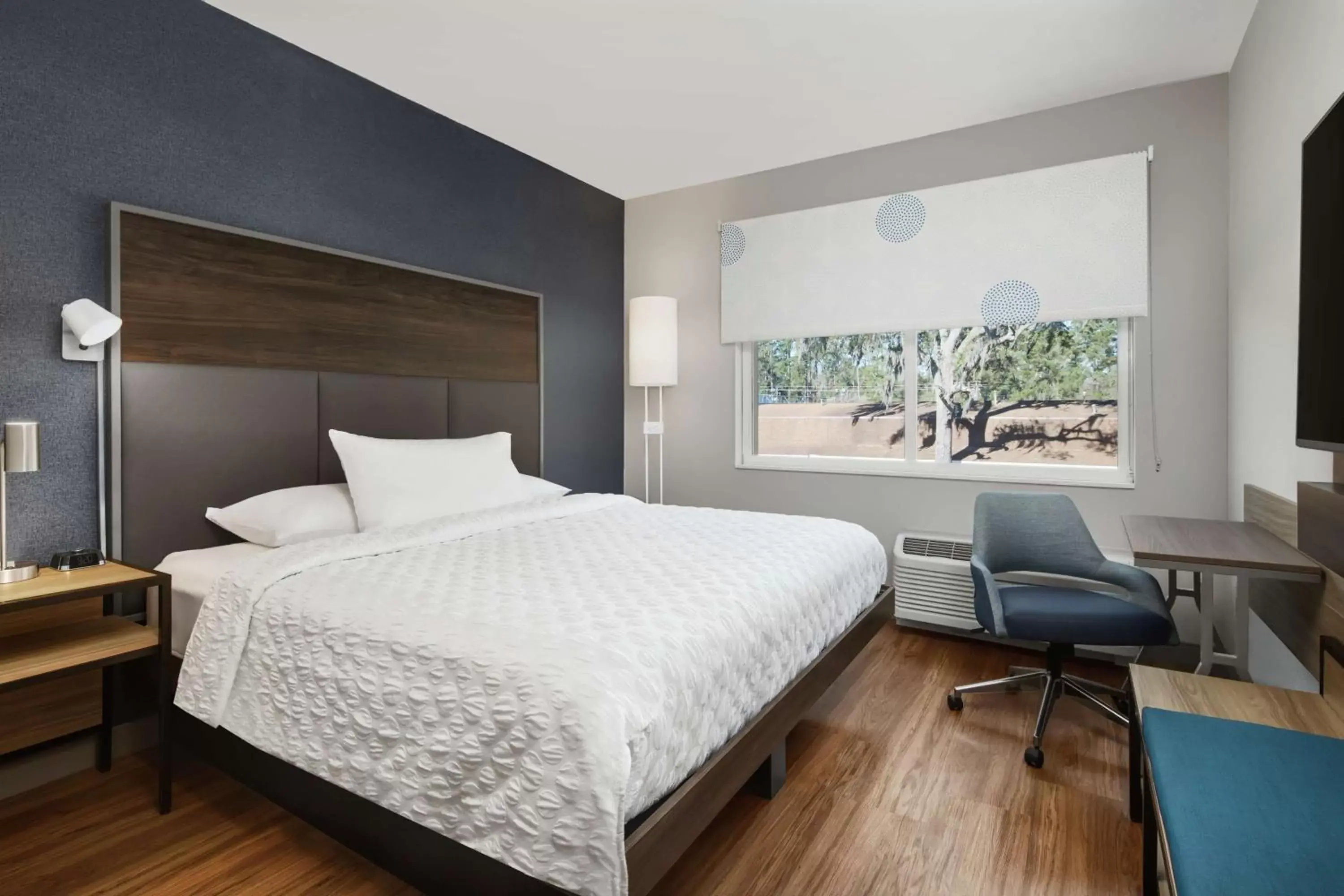Bedroom, Bed in Tru By Hilton Savannah Midtown Ga