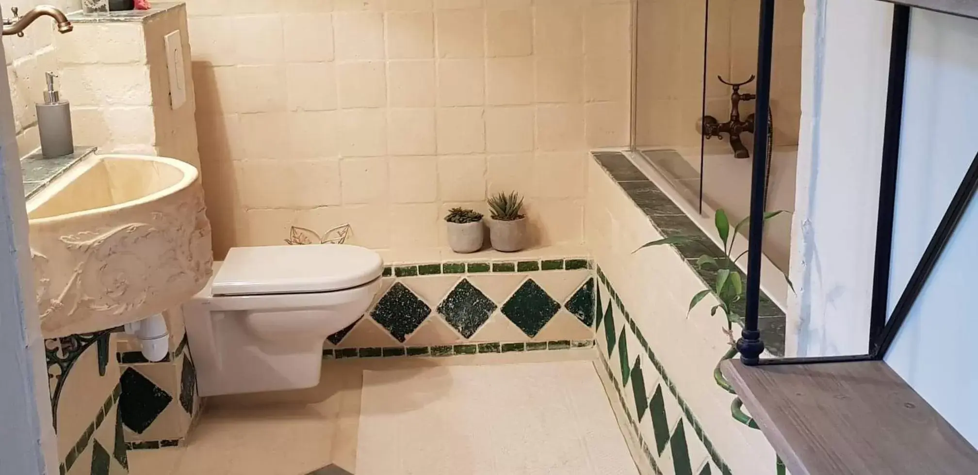 Bathroom in Le Belvédère - Chambres d'hôtes de charme et Restaurant