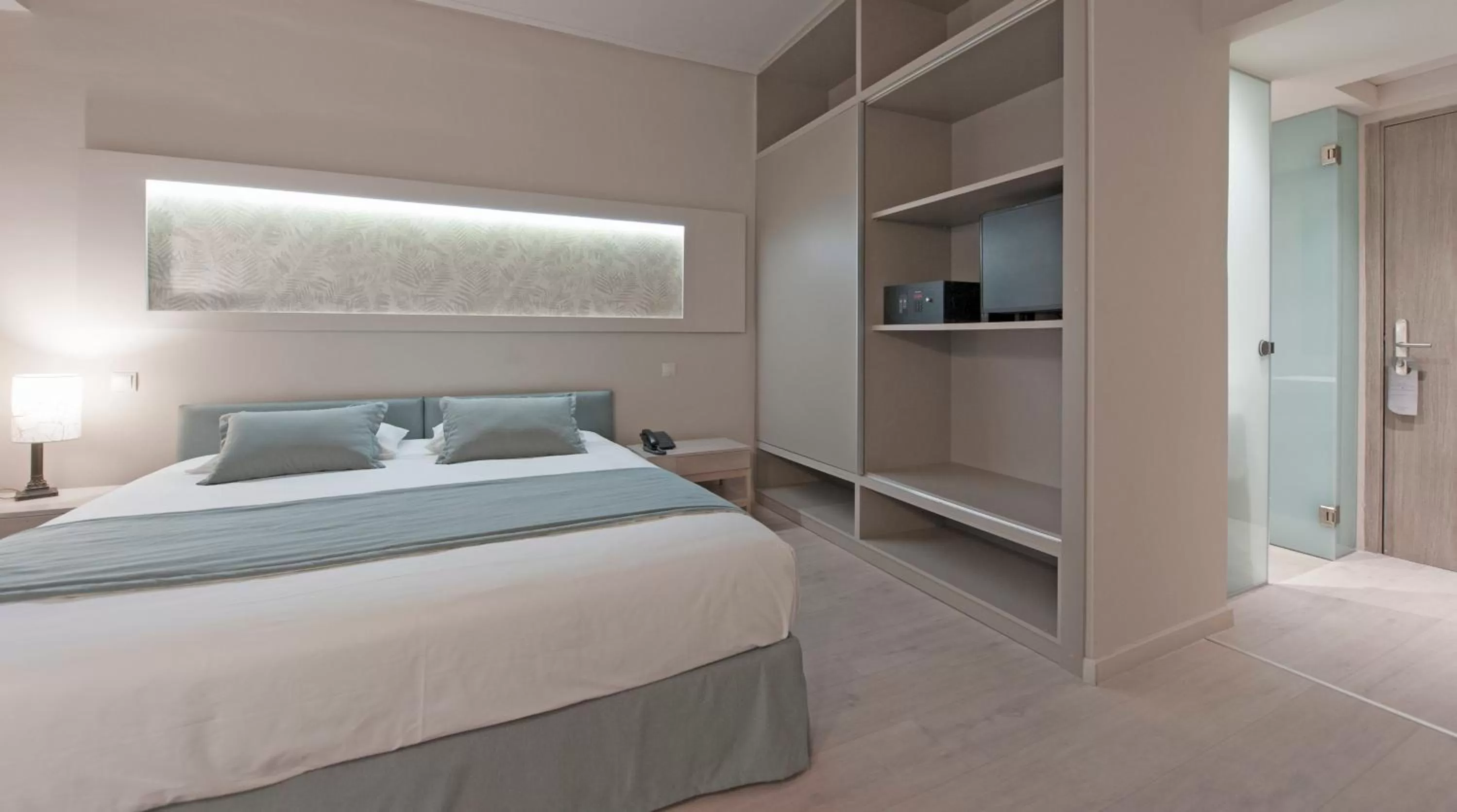 Bedroom, Bed in King Saron Hotel Resort