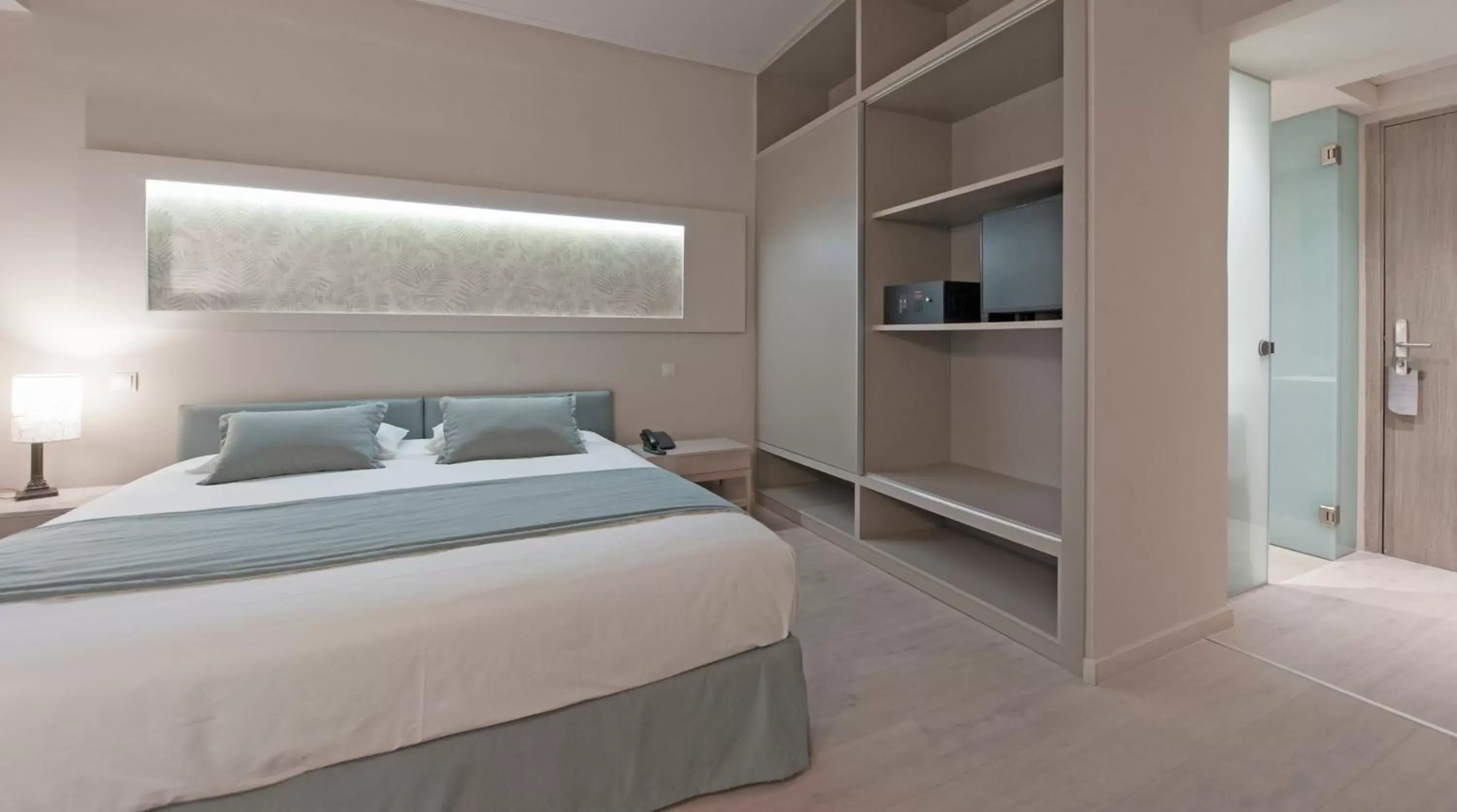 Bedroom, Bed in King Saron Hotel Resort Bedroom, Bed in King Saron Hotel Resort