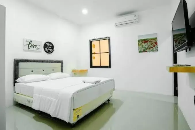 Bed in Kemang Eleven