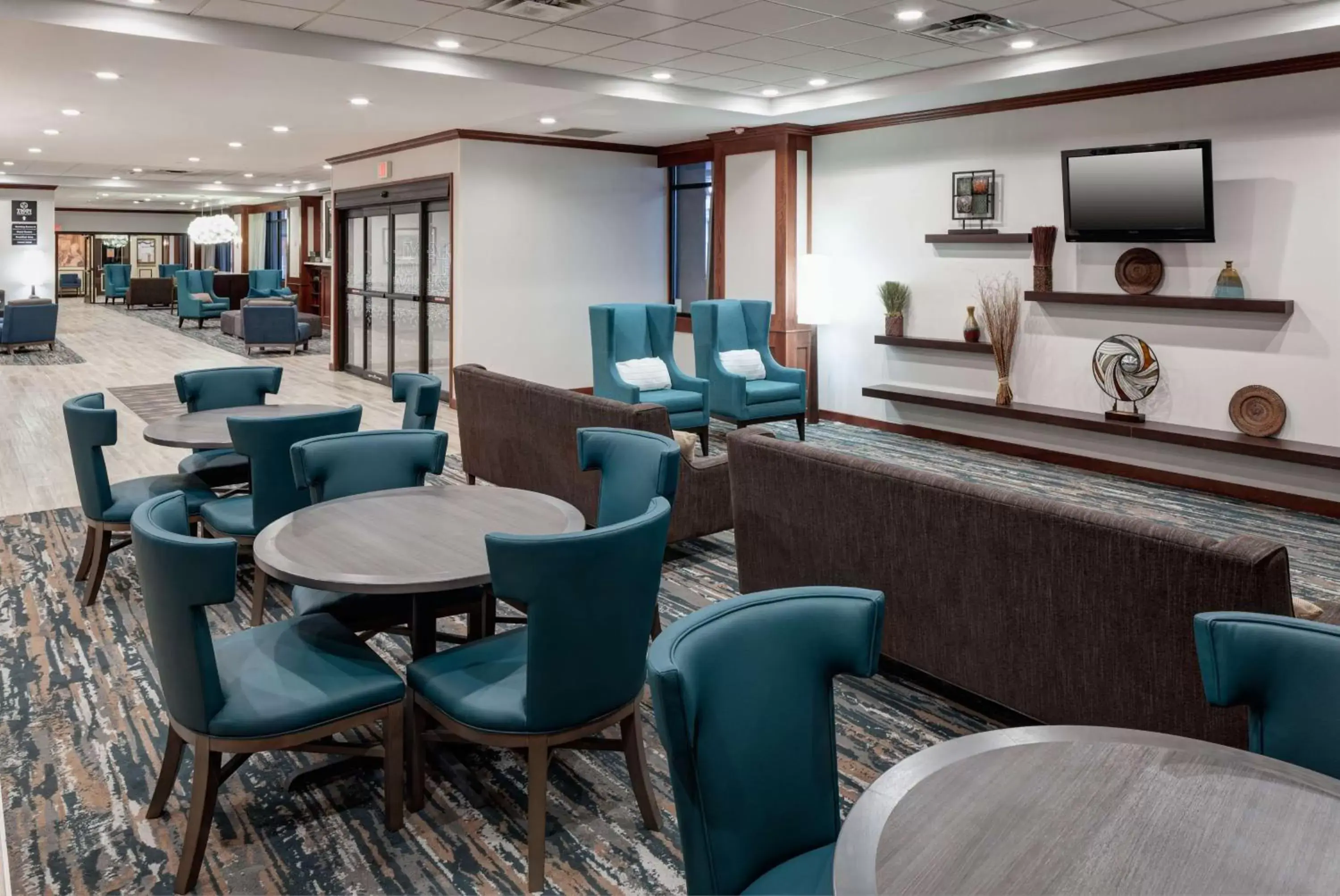 Lobby or reception, Lounge/Bar in Hampton Inn St Louis- at the Arch