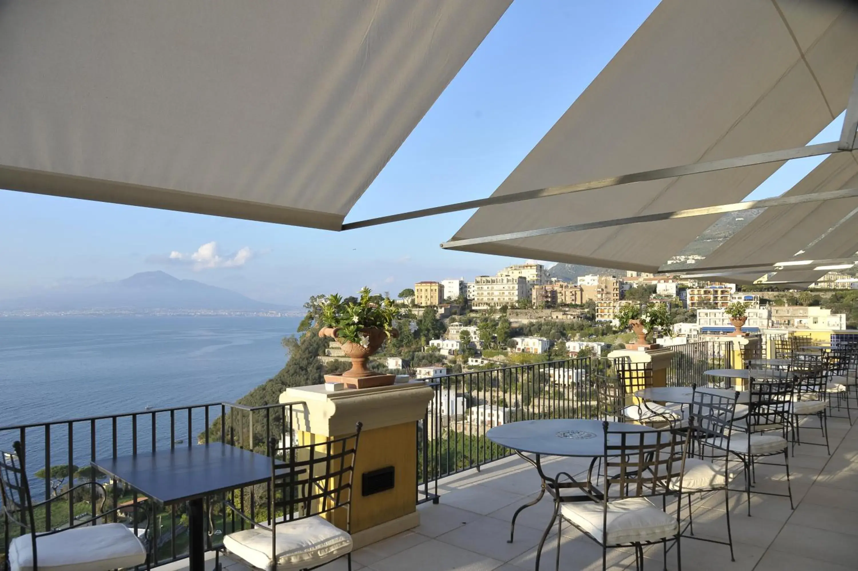Restaurant/places to eat in Grand Hotel Angiolieri