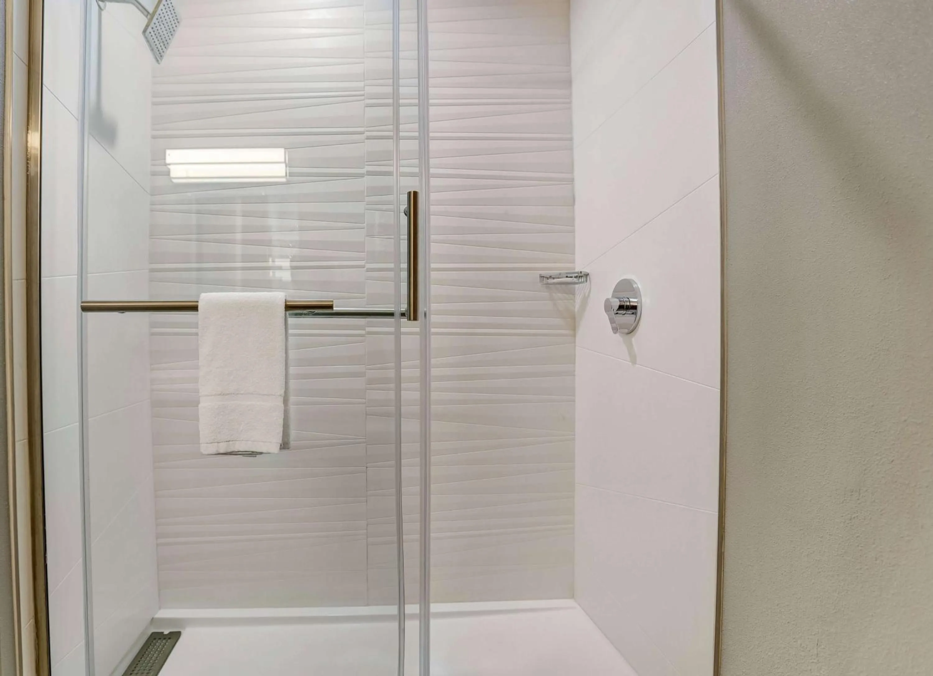 Photo of the whole room in Motel 6 San Diego, CA Airport Harbor