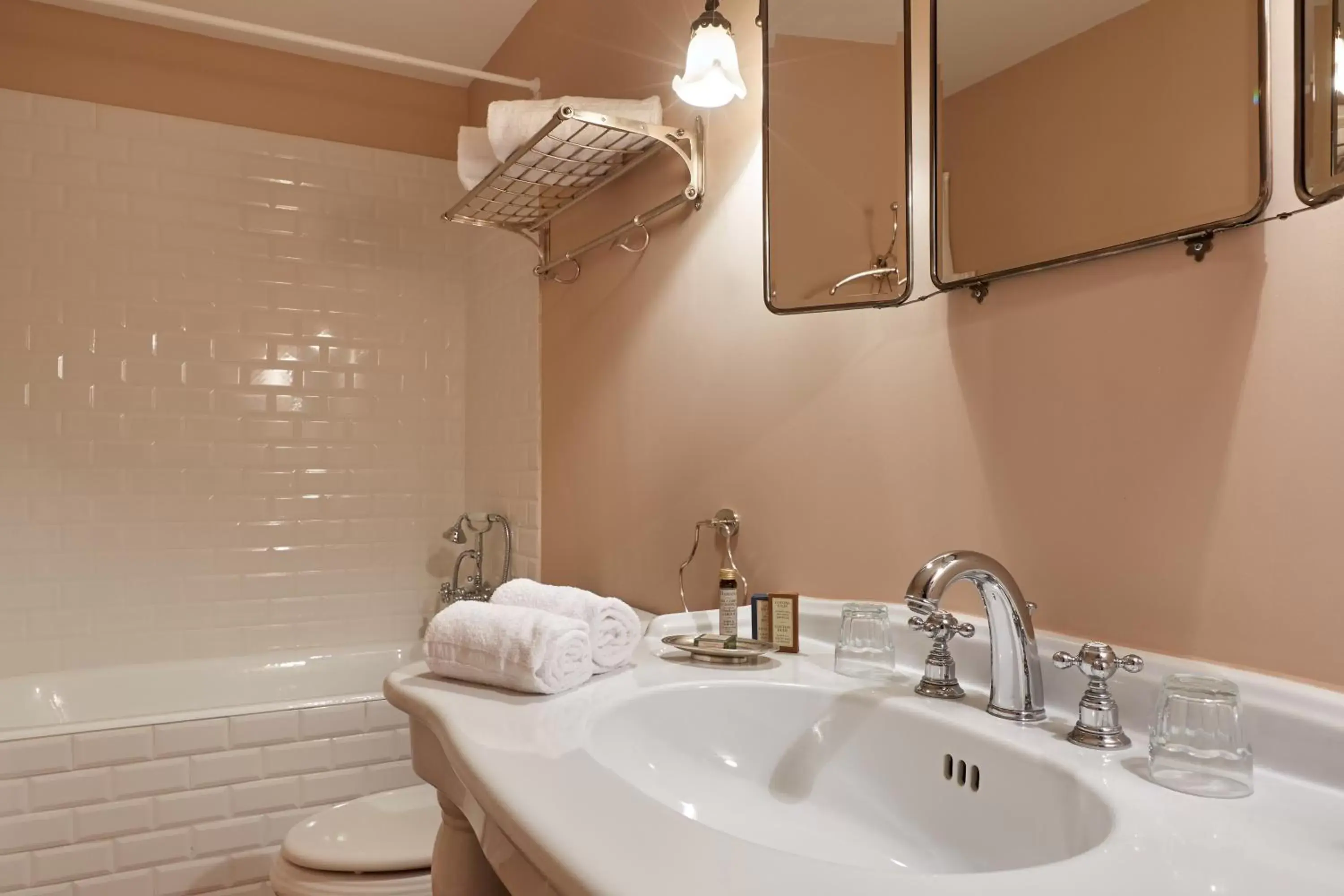 Bathroom in Hotel De L'Atelier